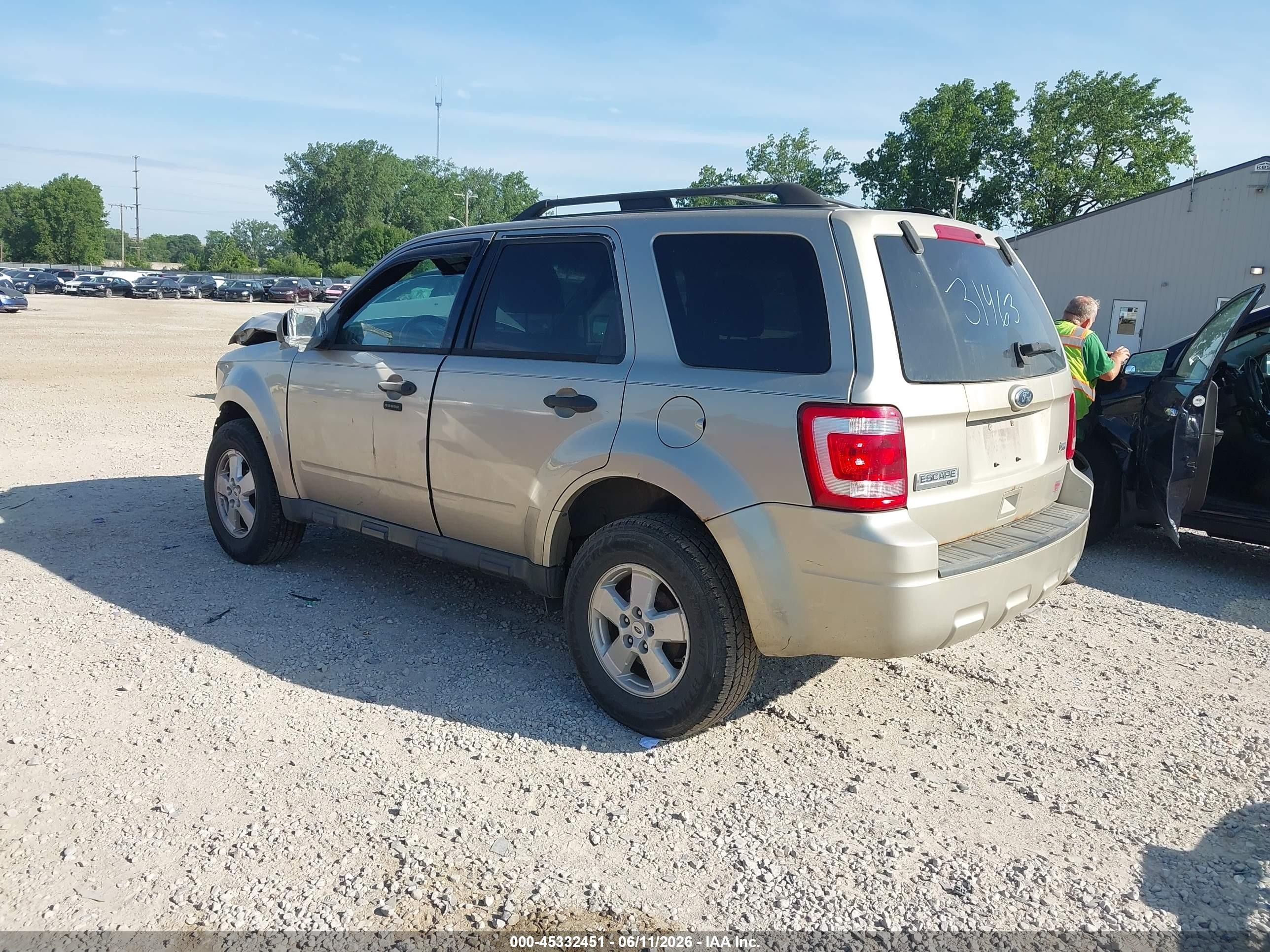 2010 Ford Escape Xlt Beige vin: 1FMCU9DG7AKD31463
