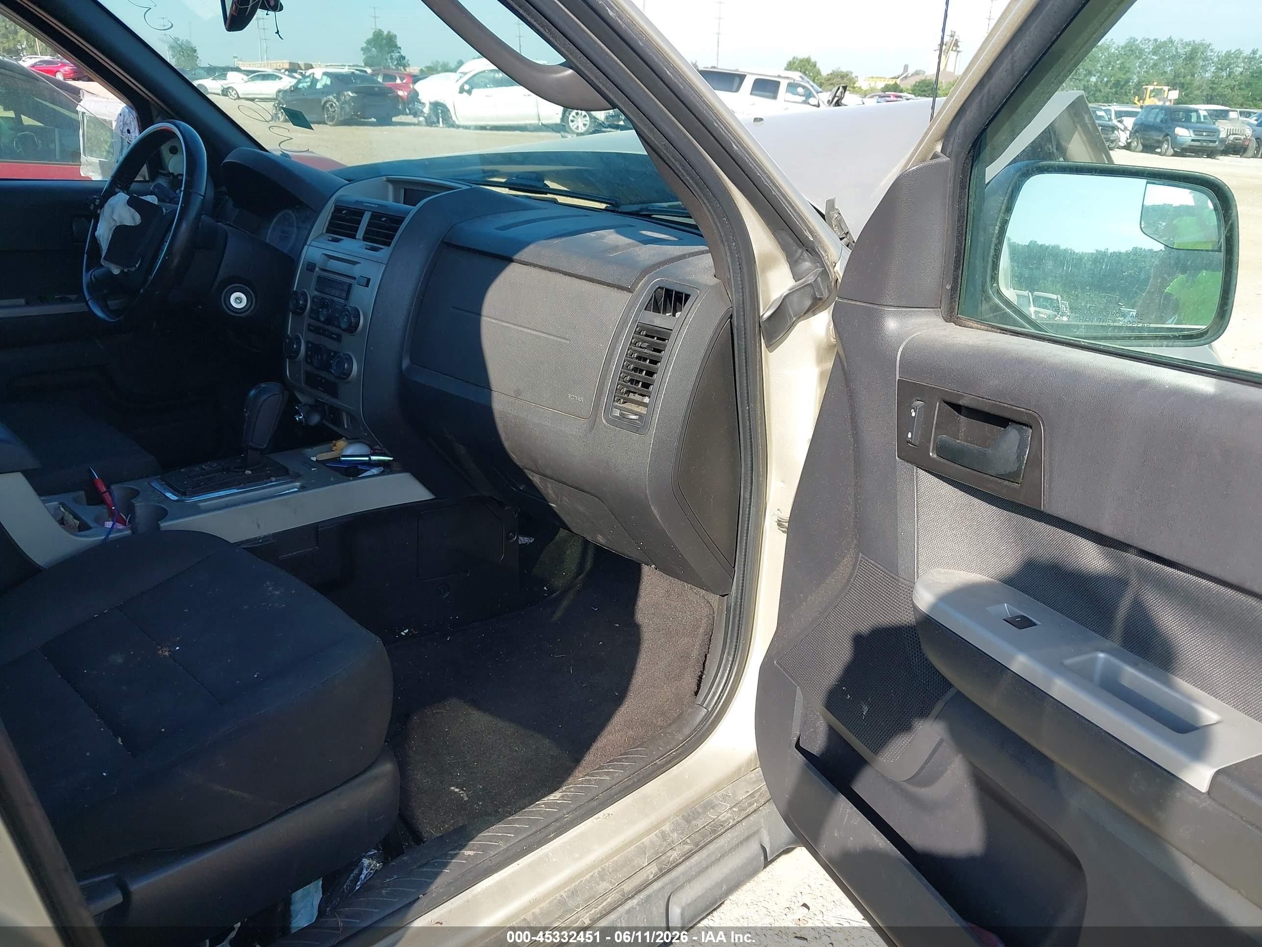 2010 Ford Escape Xlt Beige vin: 1FMCU9DG7AKD31463