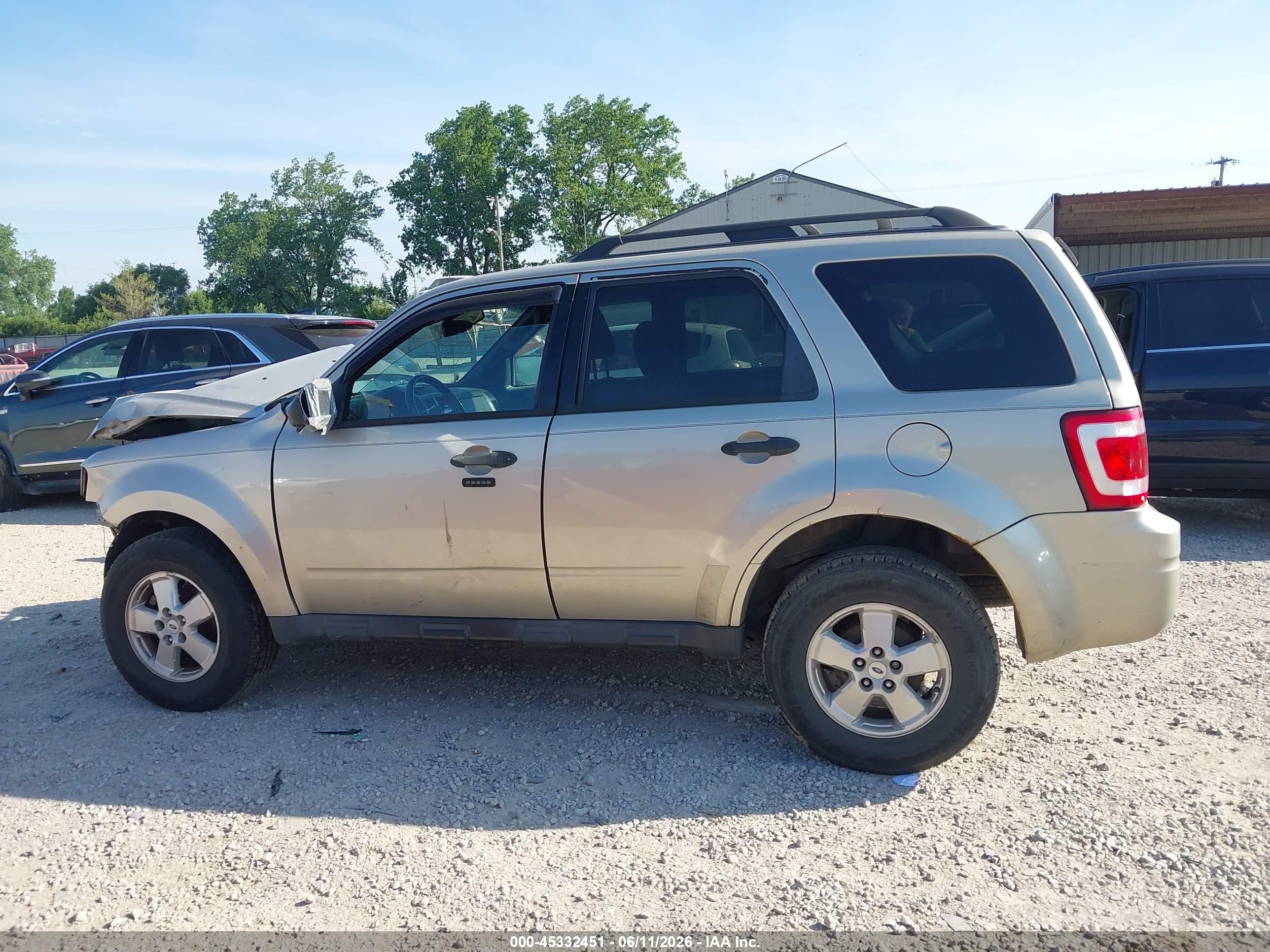 2010 Ford Escape Xlt Beige vin: 1FMCU9DG7AKD31463
