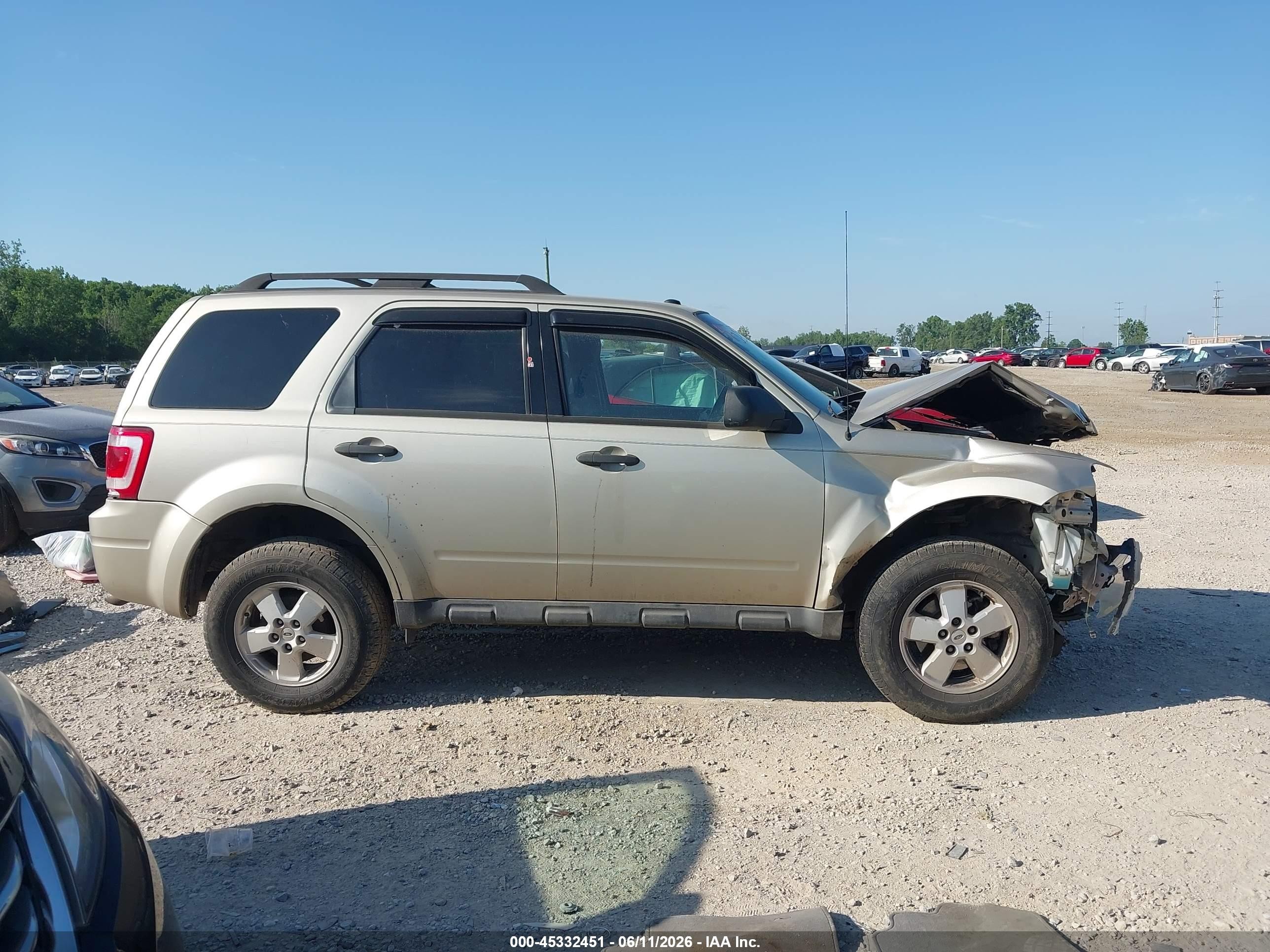 2010 Ford Escape Xlt Beige vin: 1FMCU9DG7AKD31463