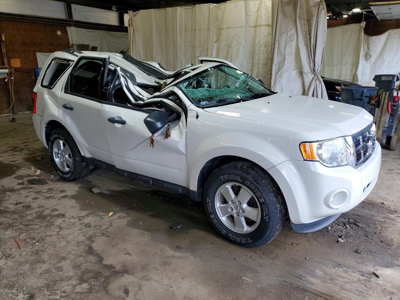 2011 Ford Escape Xlt White vin: 1FMCU9DG7BKB44645