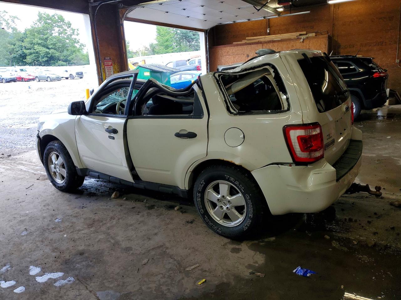 2011 Ford Escape Xlt White vin: 1FMCU9DG7BKB44645