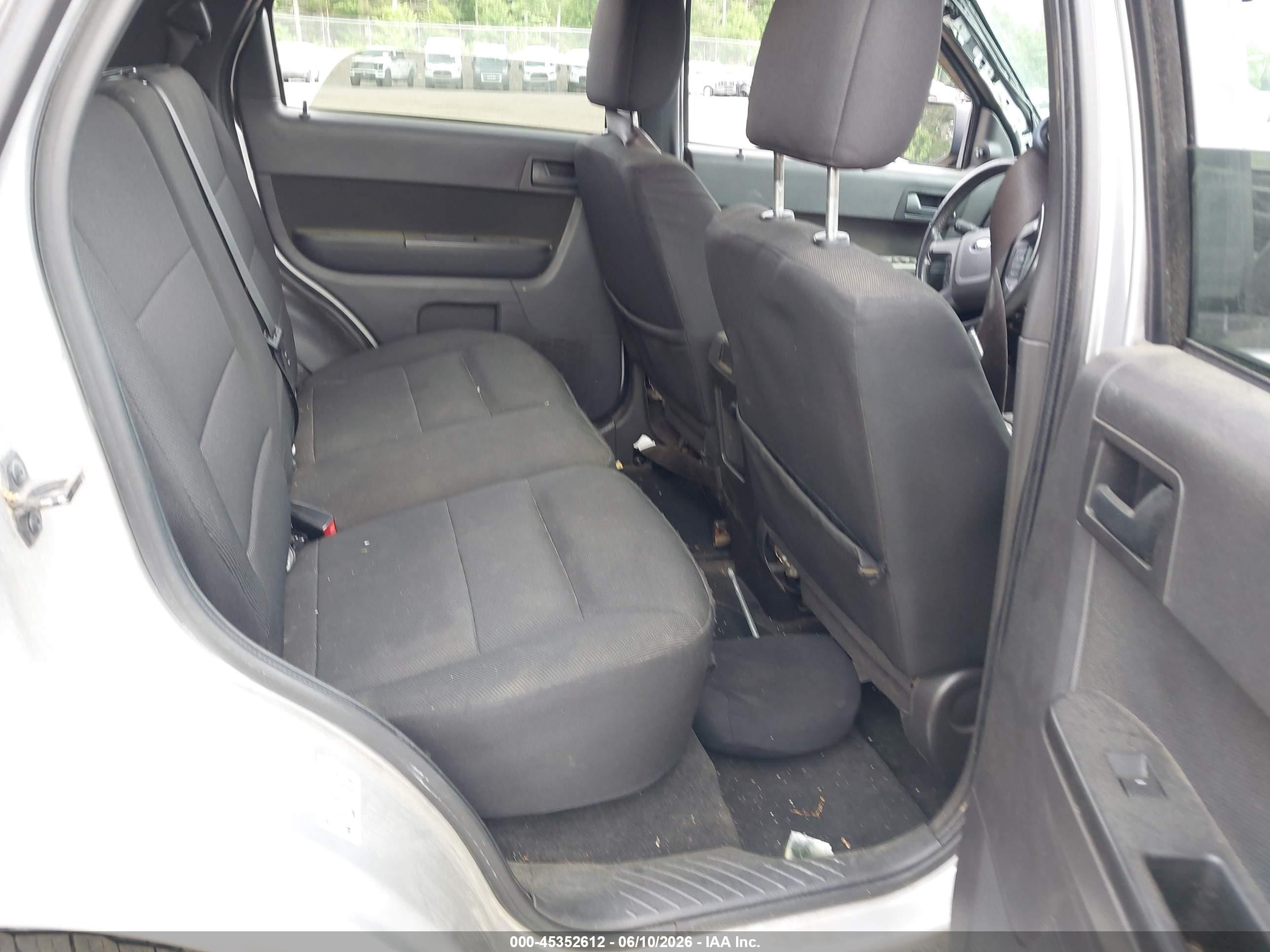 2010 Ford Escape Xlt Silver vin: 1FMCU9DG8AKB81492