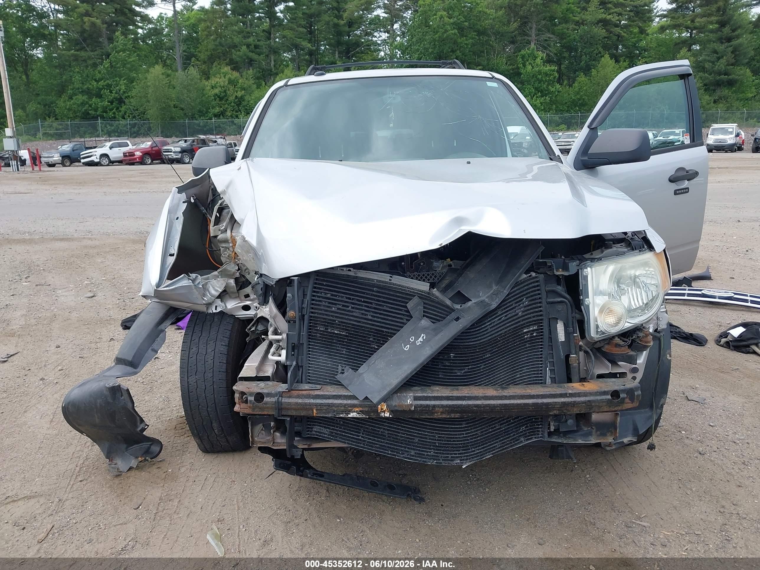 2010 Ford Escape Xlt Silver vin: 1FMCU9DG8AKB81492