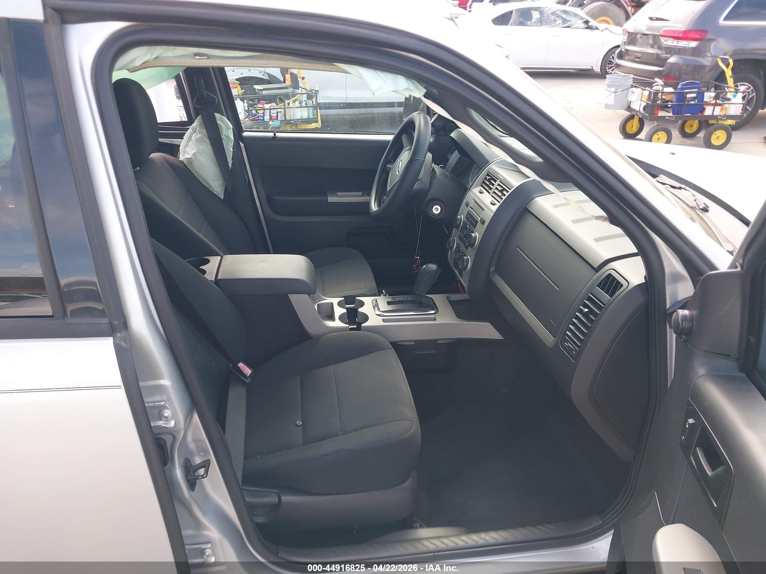 2010 Ford Escape Xlt Silver vin: 1FMCU9DG8AKC14197