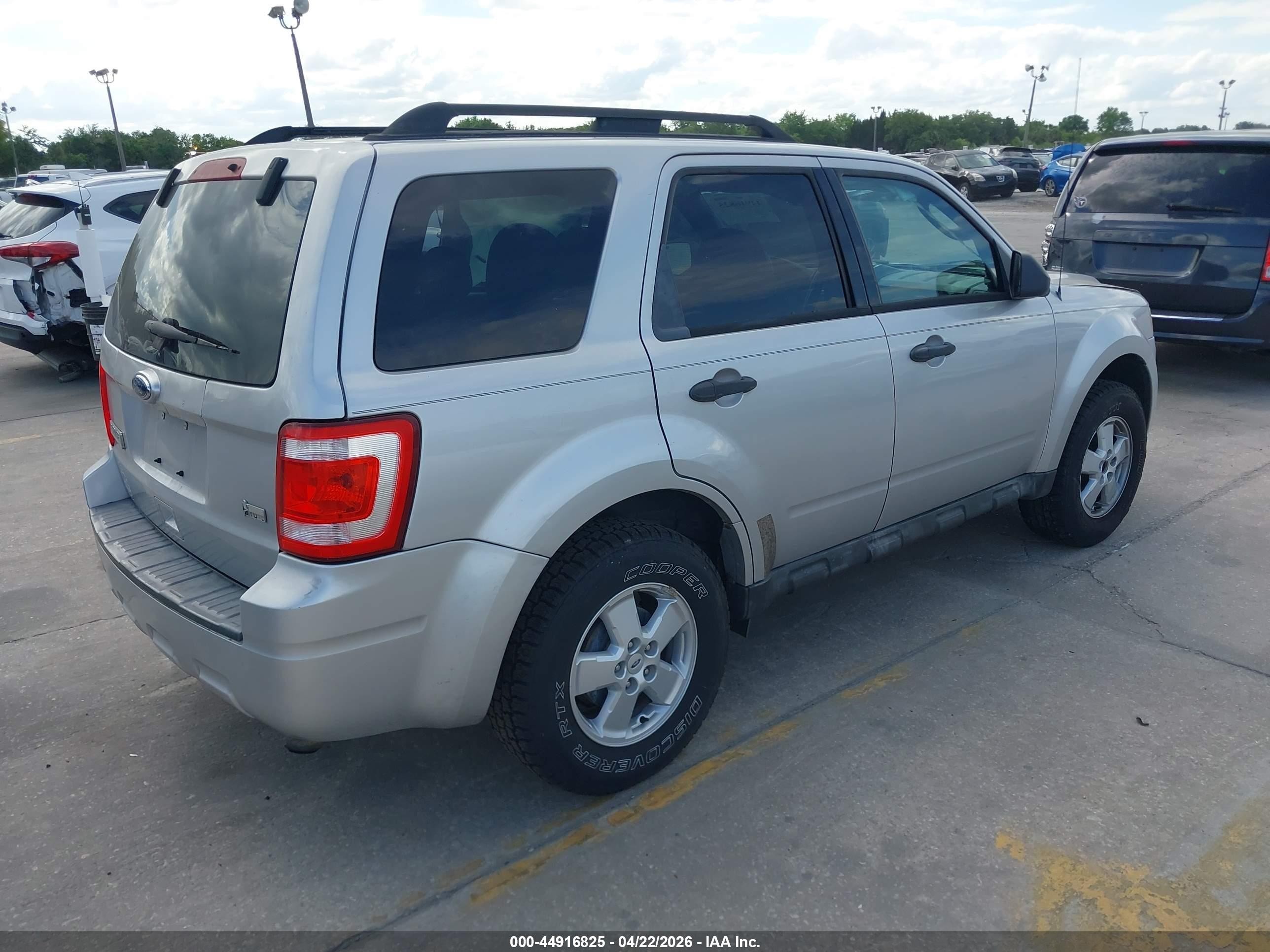 2010 Ford Escape Xlt Silver vin: 1FMCU9DG8AKC14197