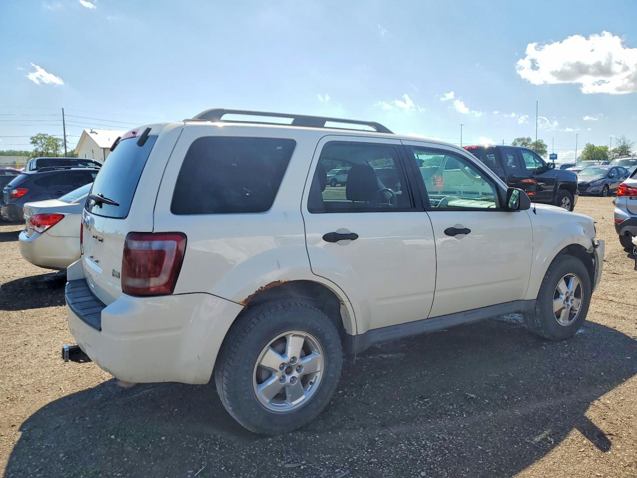 2010 Ford Escape Xlt White vin: 1FMCU9DG8AKD08273