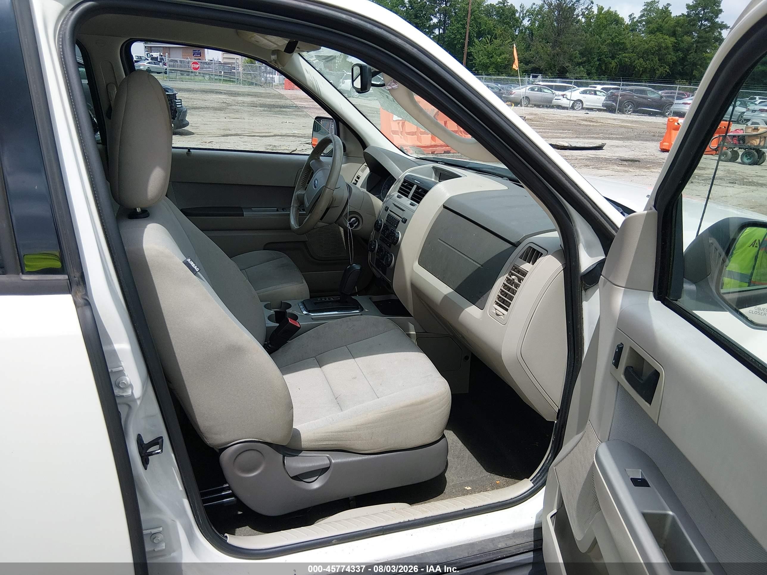 2011 Ford Escape Xlt White vin: 1FMCU9DG8BKB52236