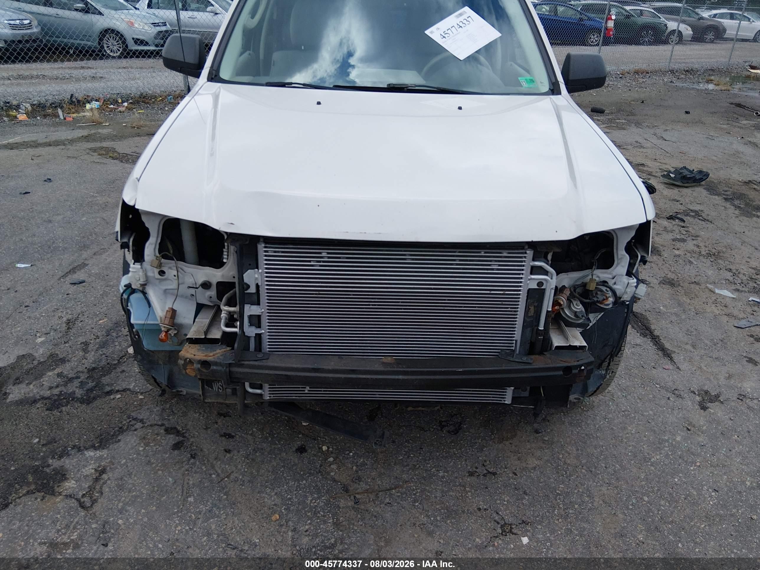 2011 Ford Escape Xlt White vin: 1FMCU9DG8BKB52236