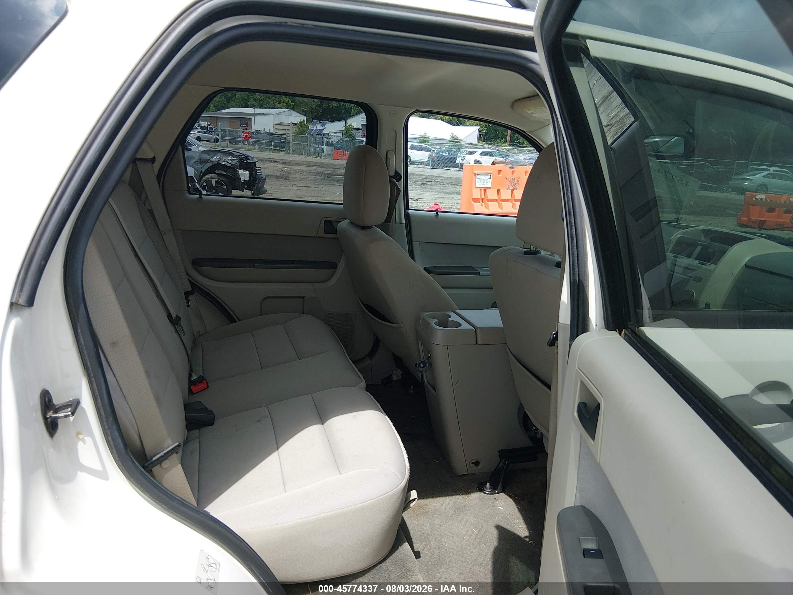 2011 Ford Escape Xlt White vin: 1FMCU9DG8BKB52236