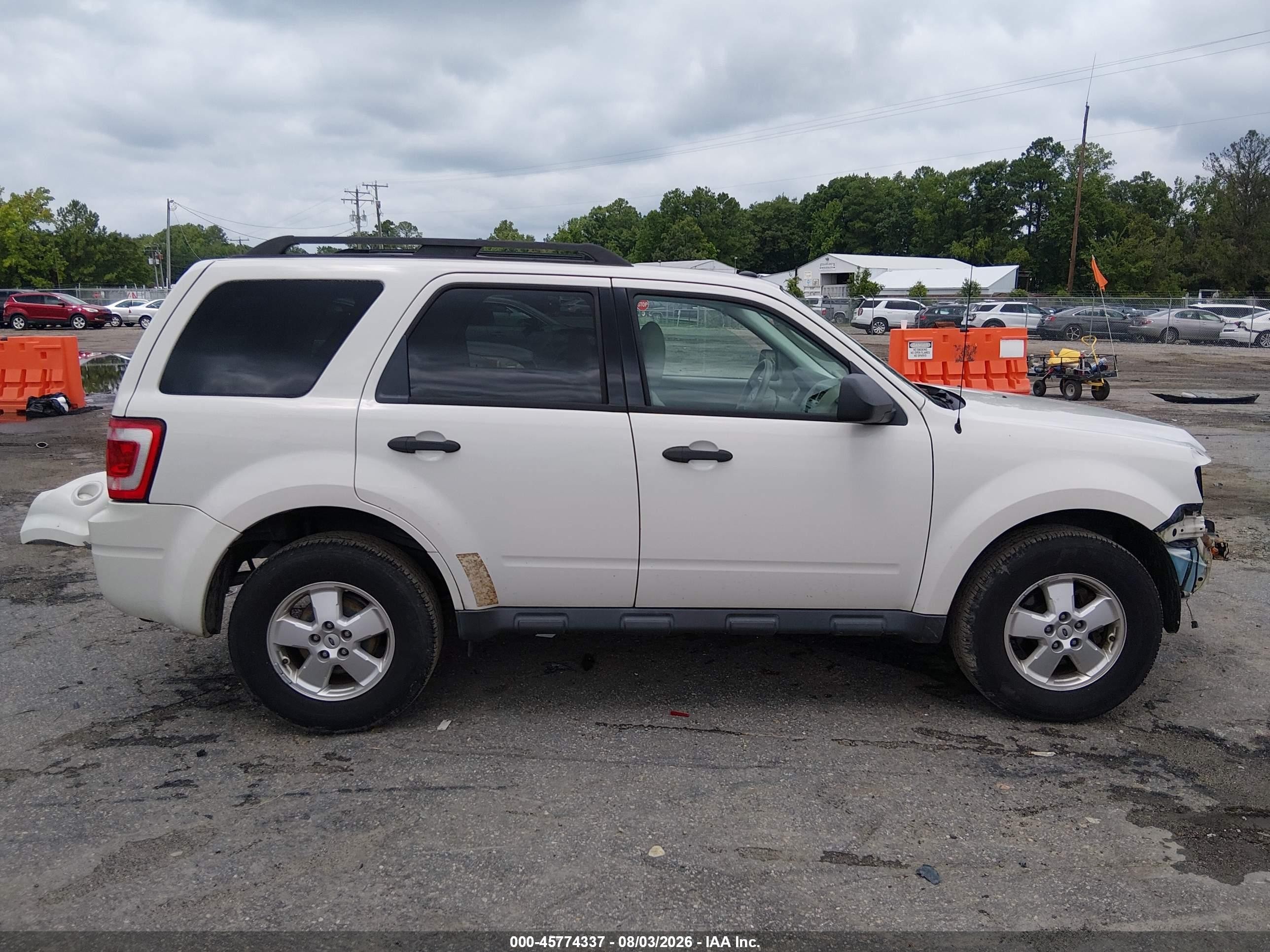 2011 Ford Escape Xlt White vin: 1FMCU9DG8BKB52236