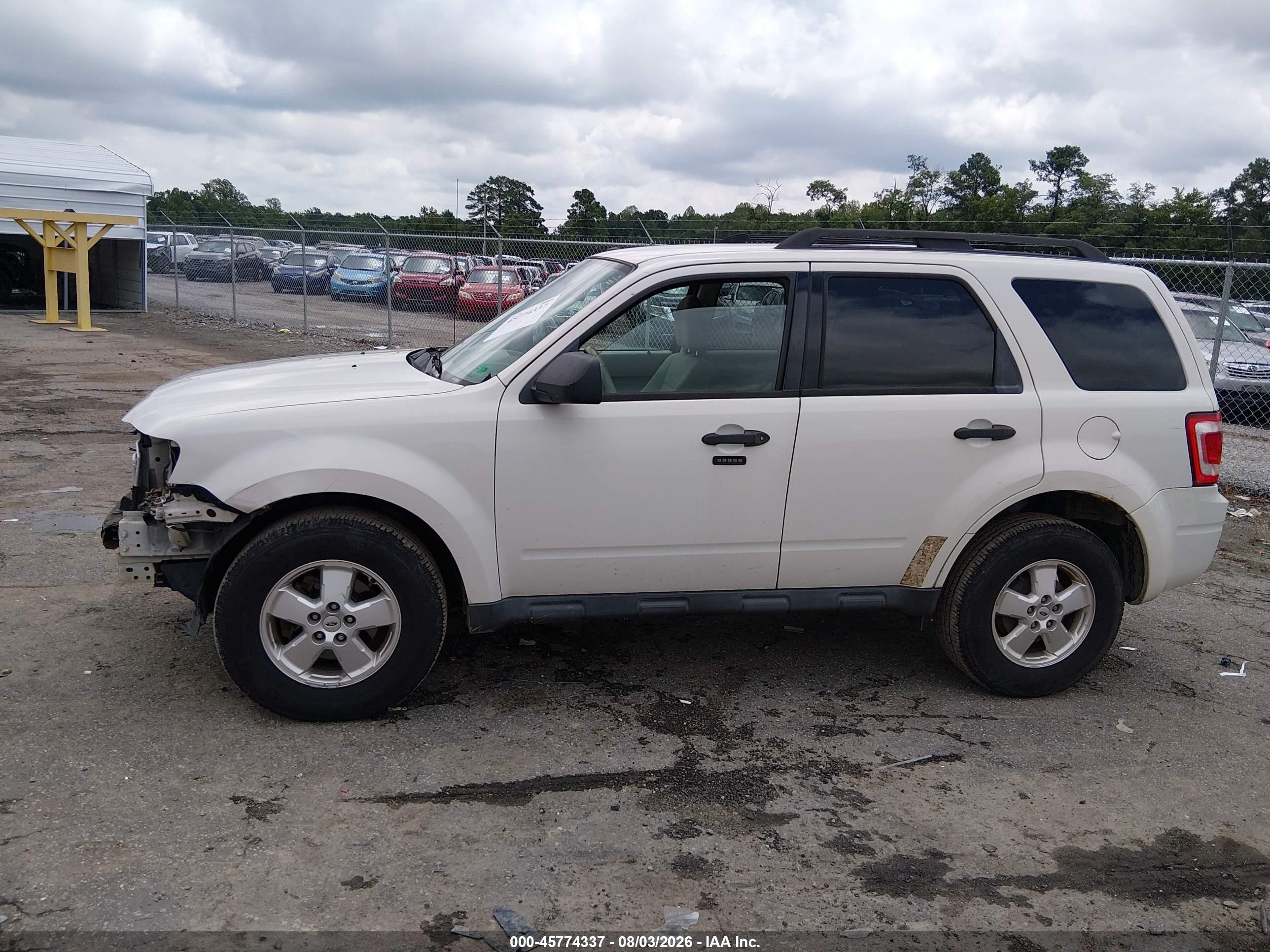 2011 Ford Escape Xlt White vin: 1FMCU9DG8BKB52236