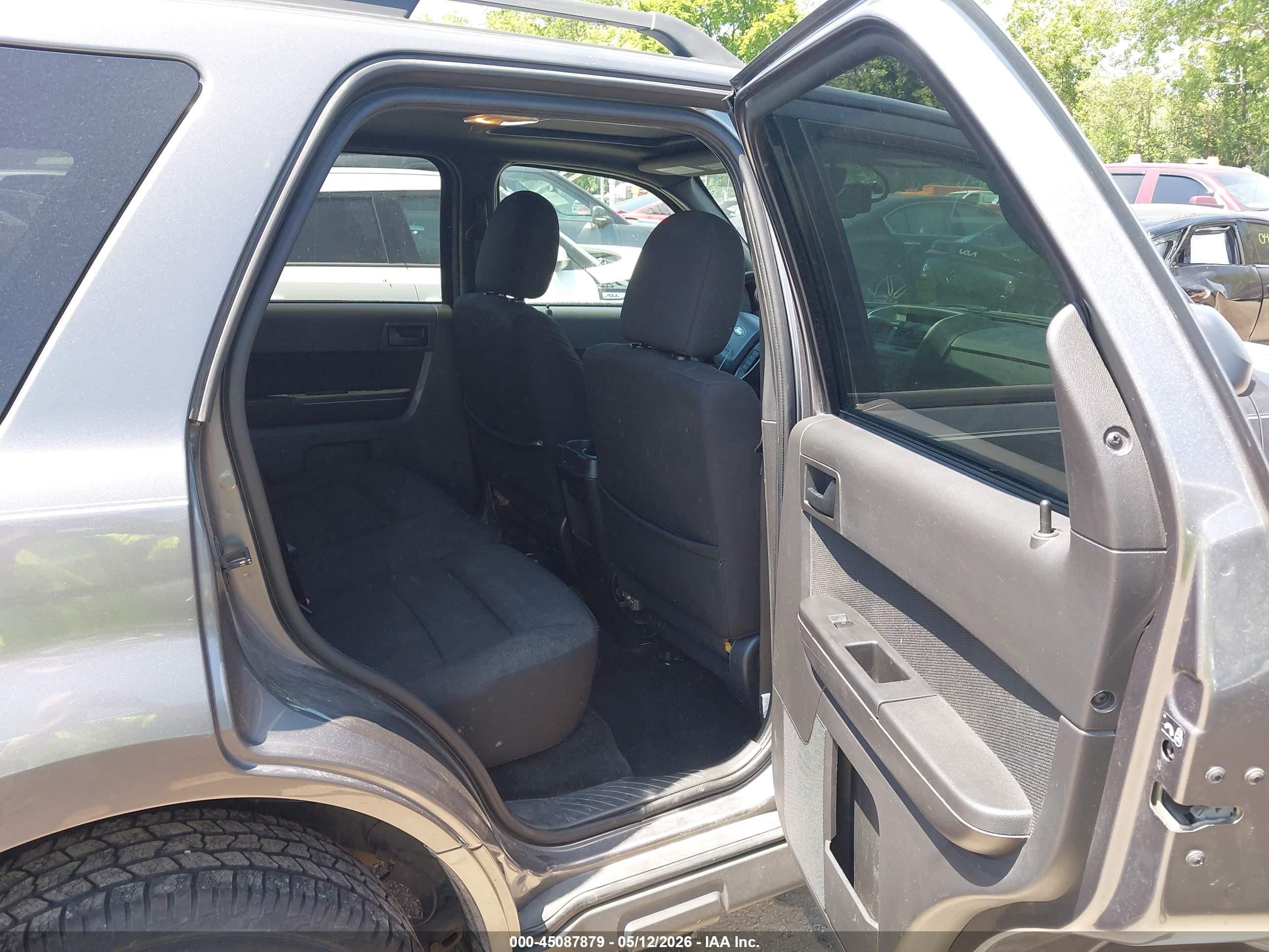 2010 Ford Escape Xlt Gray vin: 1FMCU9DG9AKB08051