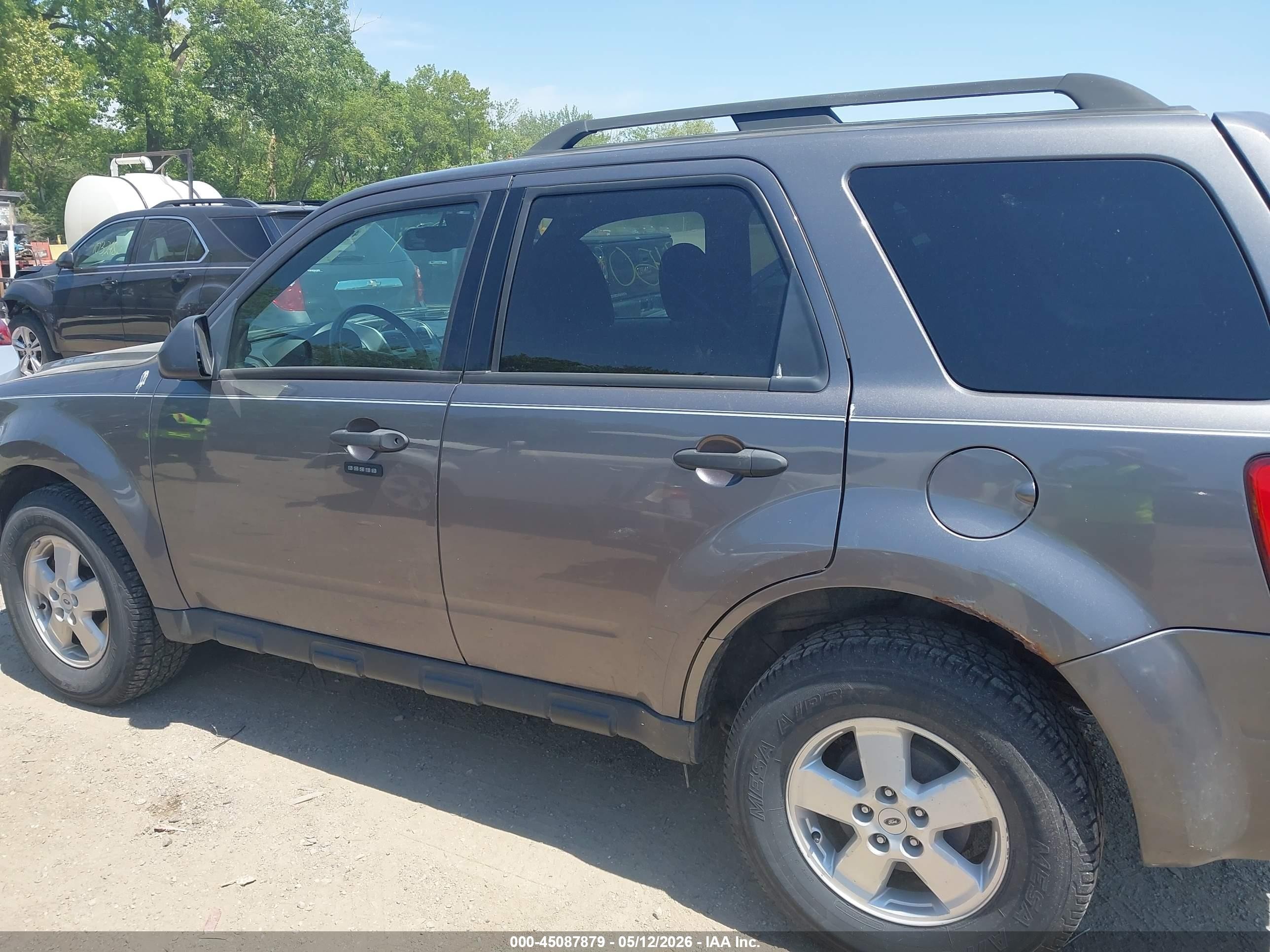 2010 Ford Escape Xlt Gray vin: 1FMCU9DG9AKB08051