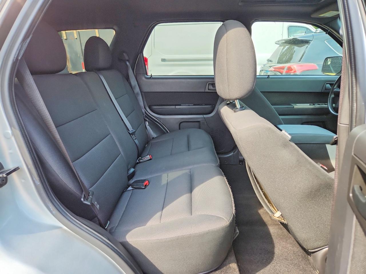 2010 Ford Escape Xlt Silver vin: 1FMCU9DG9AKB60912