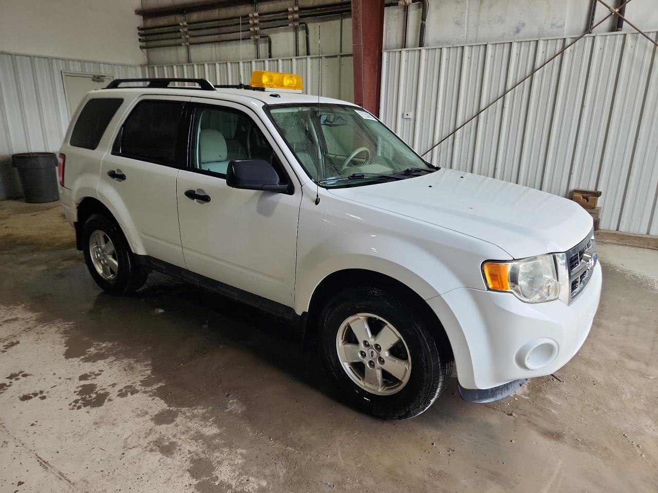 2011 Ford Escape Xlt White vin: 1FMCU9DG9BKA56826 Damage: Right Rear Door, Dent(S) W/ Paint Dmg, 1 To 2 Inches