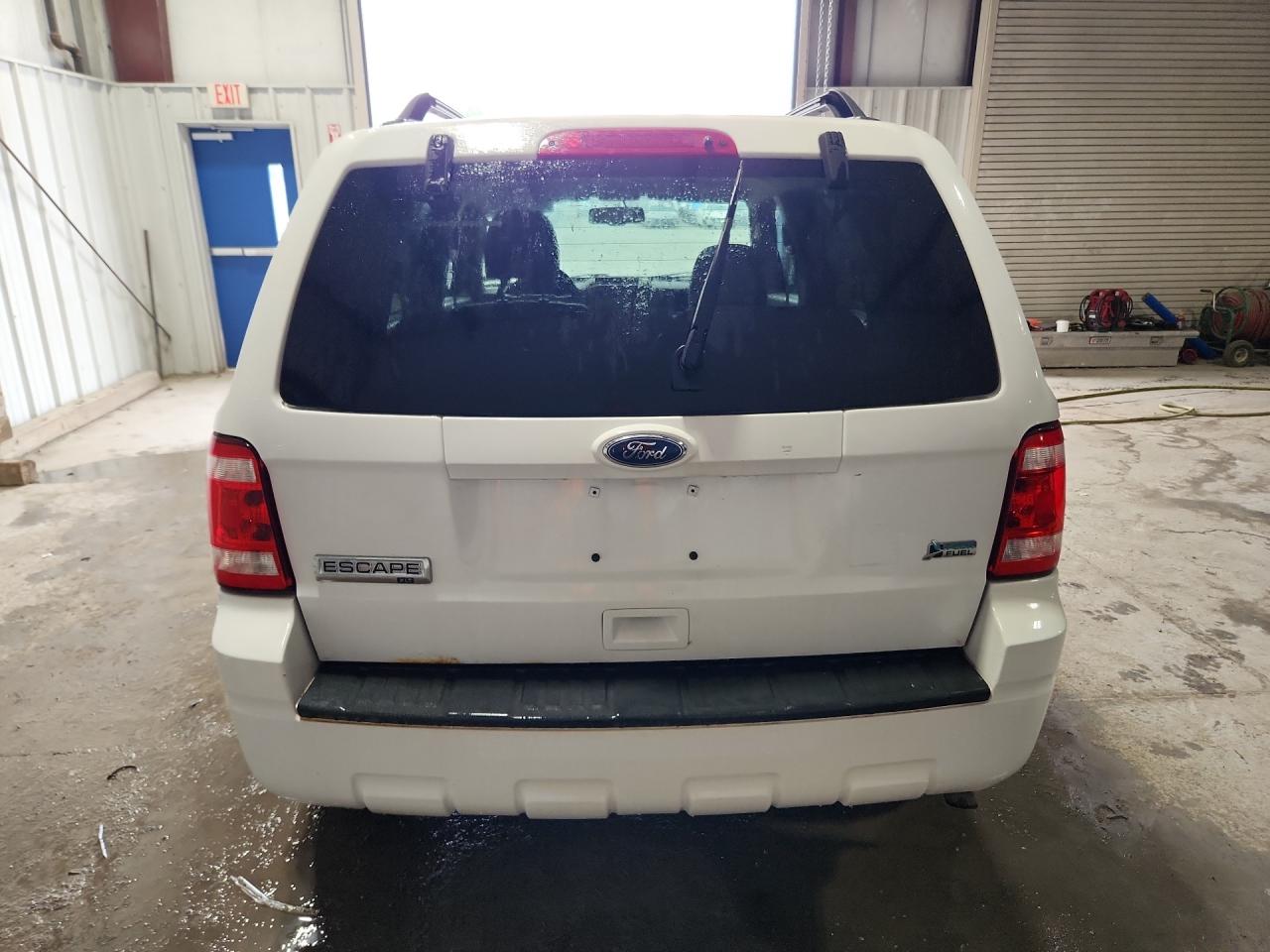 2011 Ford Escape Xlt White vin: 1FMCU9DG9BKA56826 Damage: Lift Gate, Rust, 4 To 5 Inches