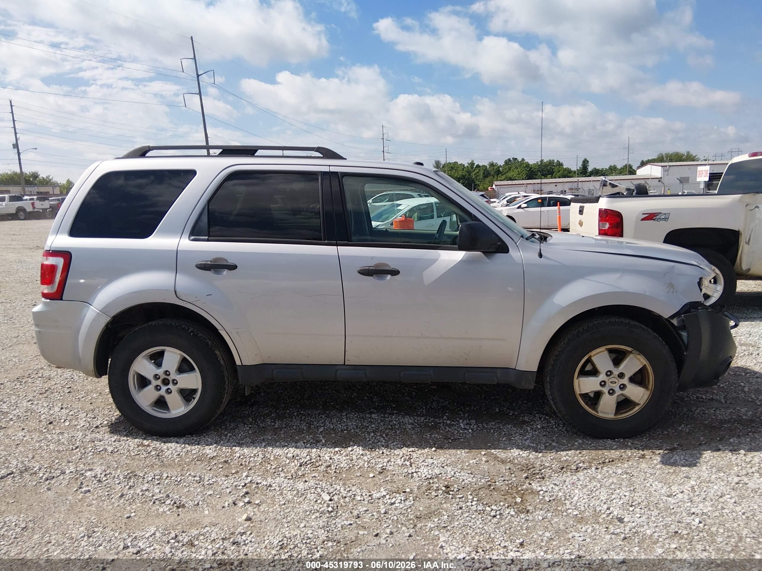 2011 Ford Escape Xlt Серебряный vin: 1FMCU9DG9BKB02753