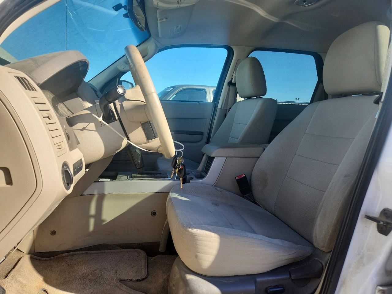 2010 Ford Escape Xlt White vin: 1FMCU9DGXAKC89824