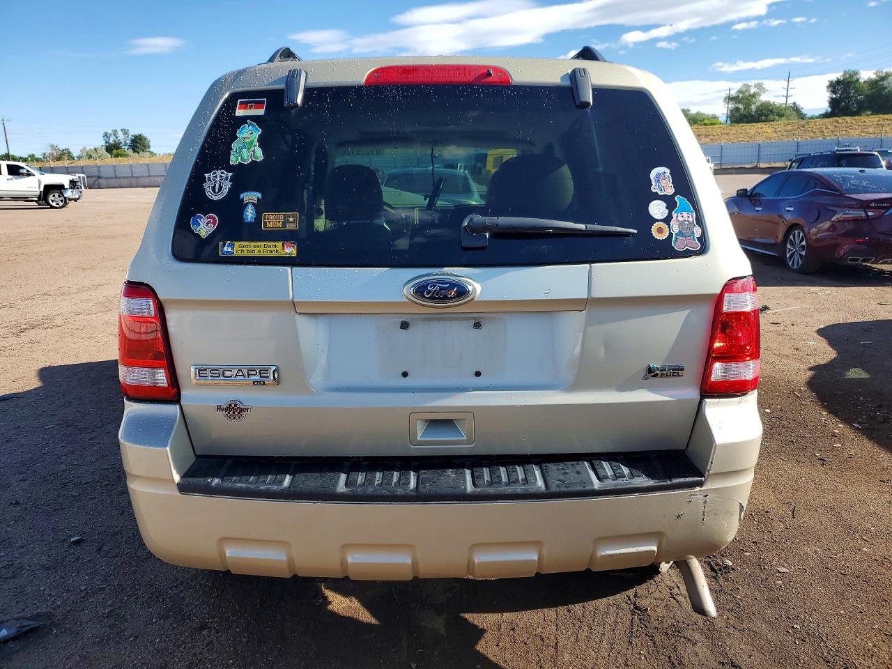 2011 Ford Escape Xlt Золотой vin: 1FMCU9DGXBKA33331