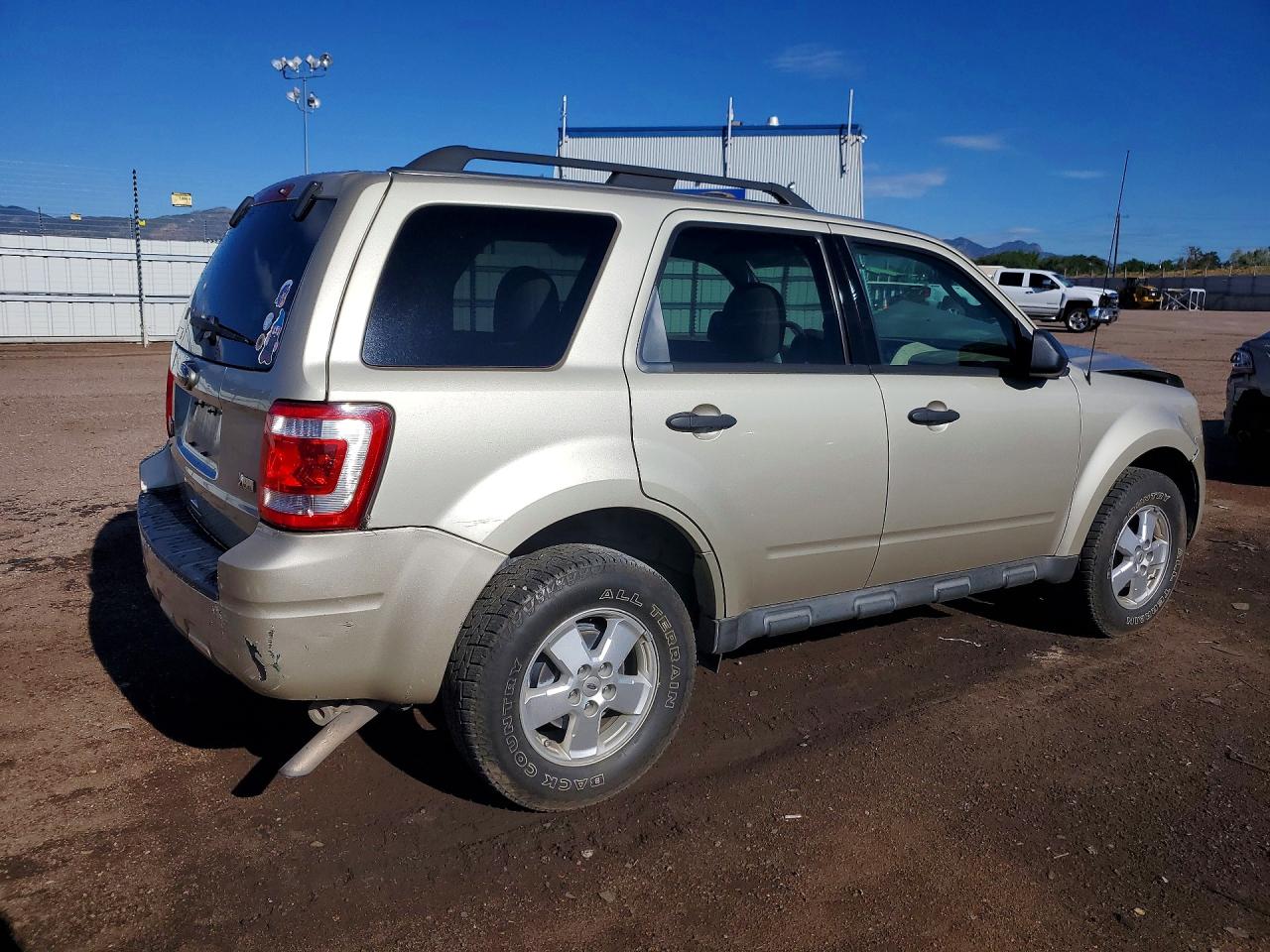 2011 Ford Escape Xlt Золотой vin: 1FMCU9DGXBKA33331