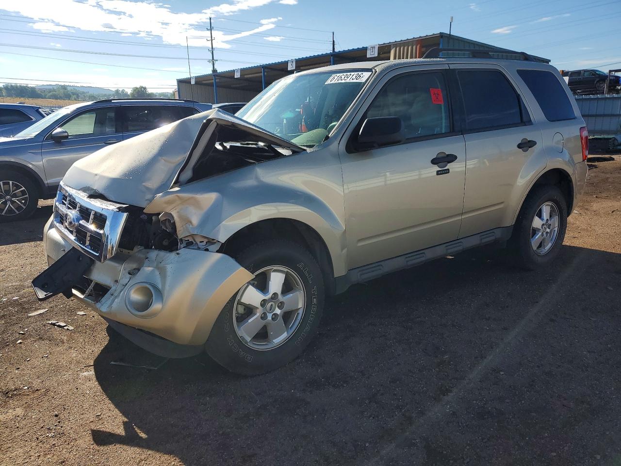 2011 Ford Escape Xlt Золотой vin: 1FMCU9DGXBKA33331