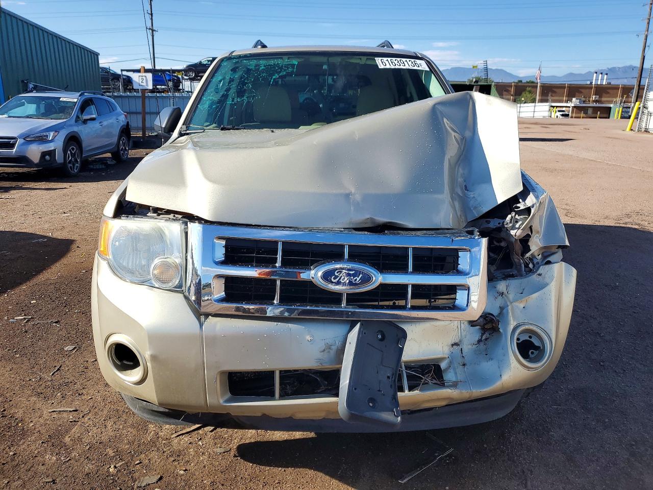 2011 Ford Escape Xlt Золотой vin: 1FMCU9DGXBKA33331