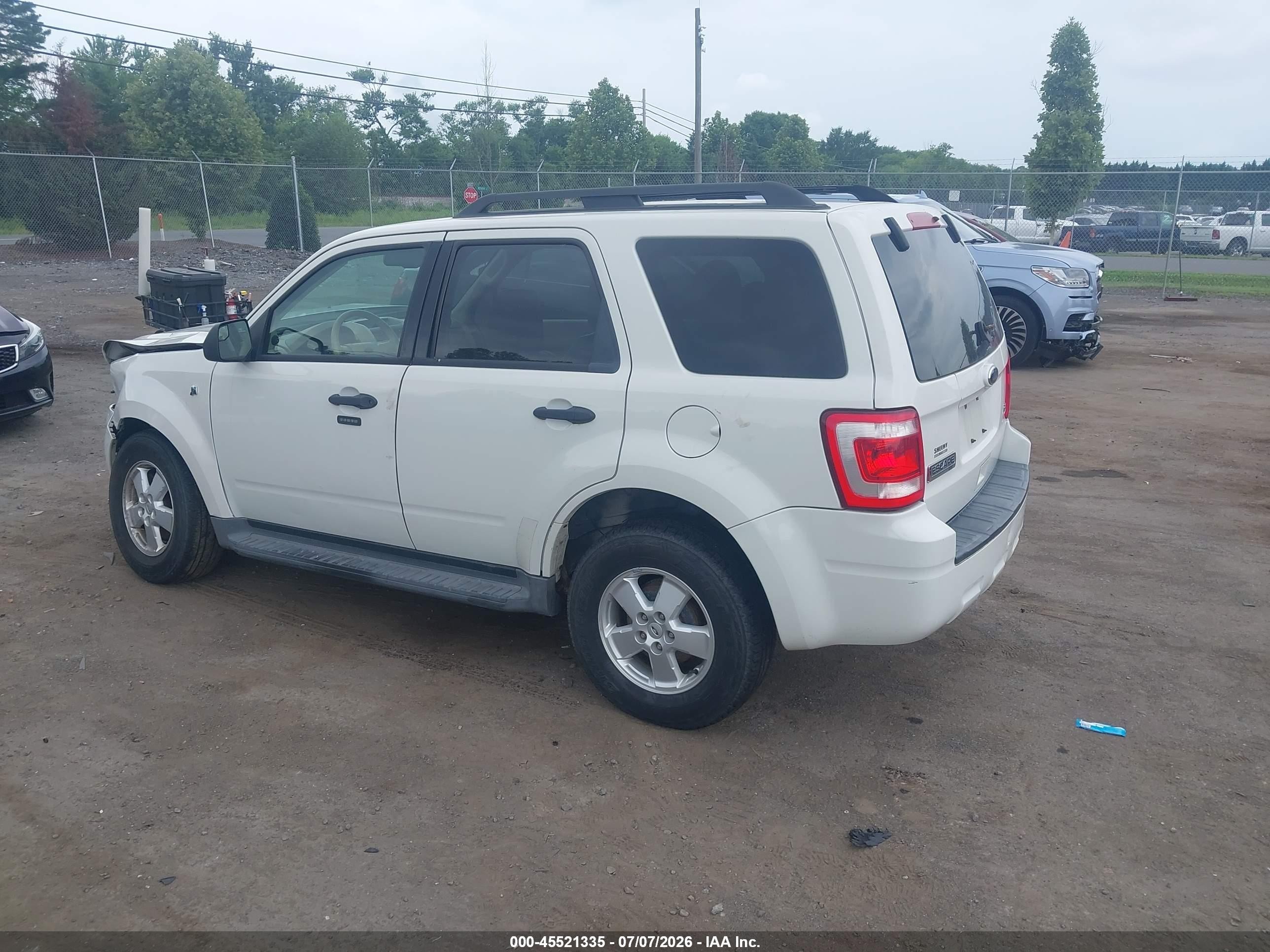 2011 Ford Escape Xlt White vin: 1FMCU9DGXBKA60772