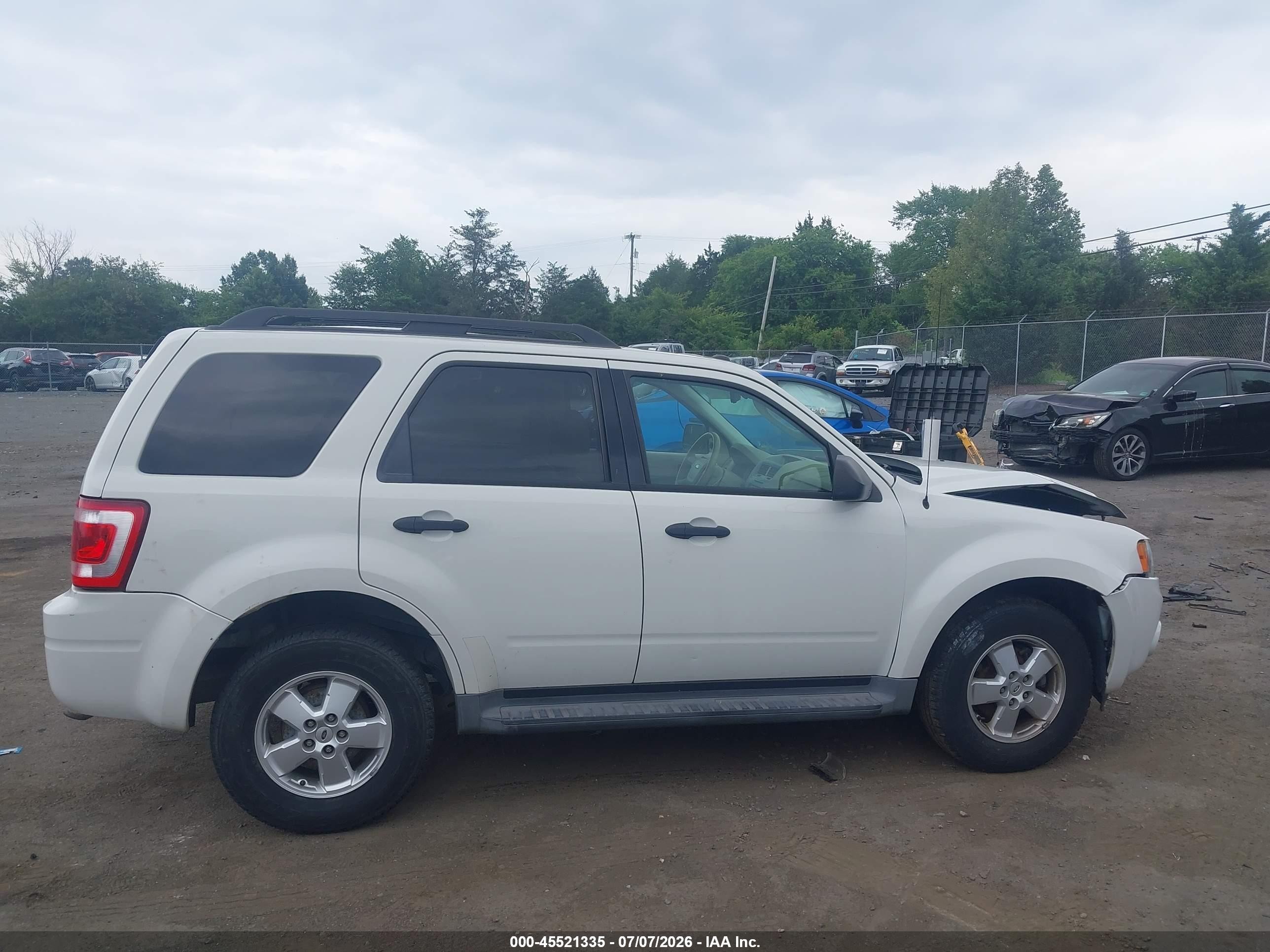 2011 Ford Escape Xlt White vin: 1FMCU9DGXBKA60772