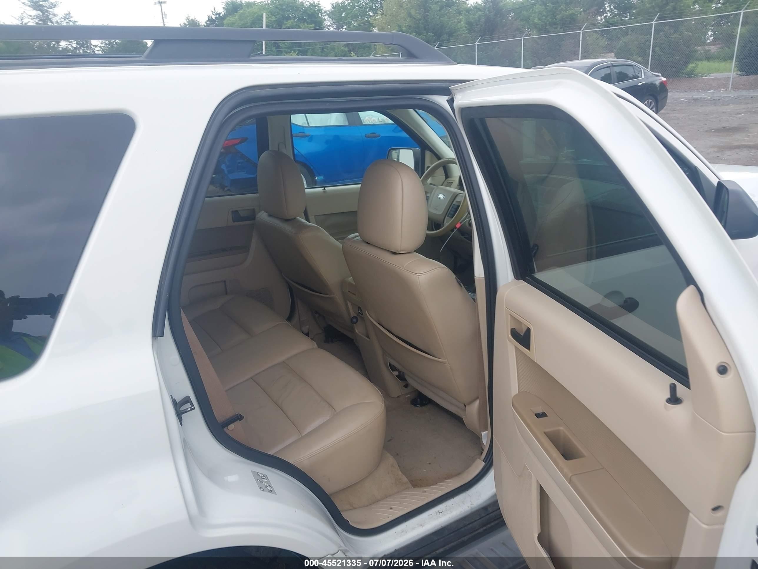 2011 Ford Escape Xlt White vin: 1FMCU9DGXBKA60772