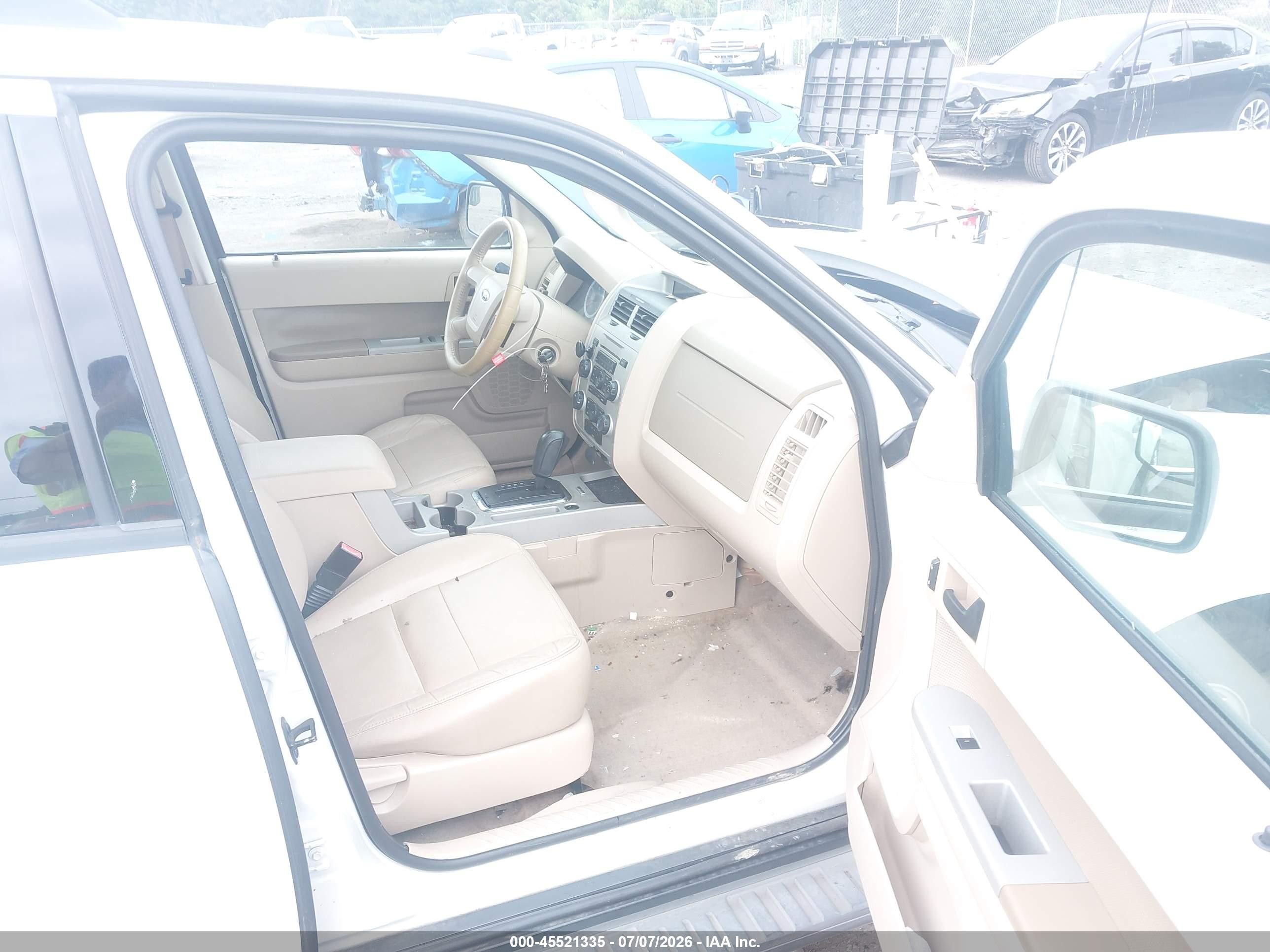 2011 Ford Escape Xlt White vin: 1FMCU9DGXBKA60772
