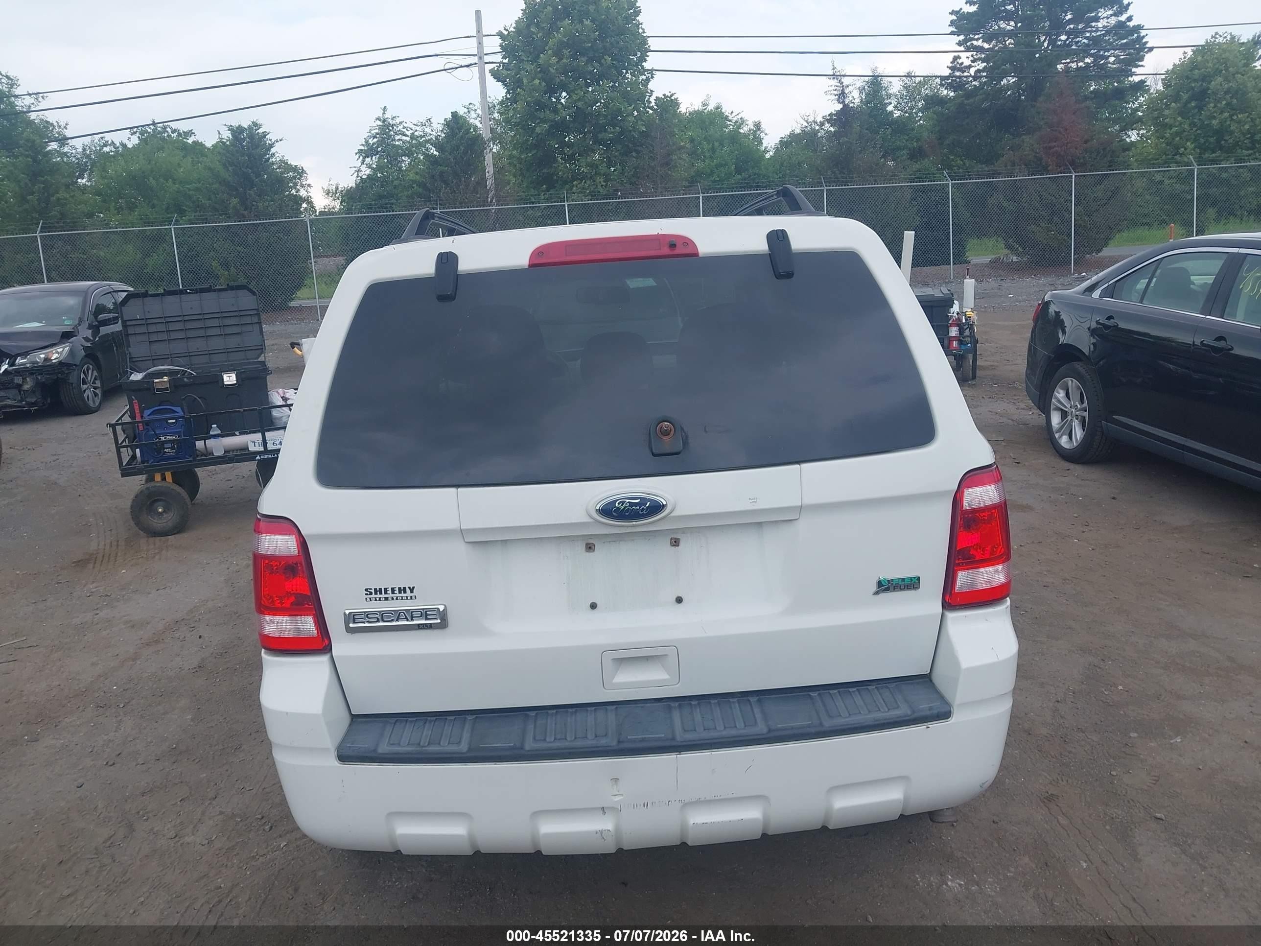 2011 Ford Escape Xlt White vin: 1FMCU9DGXBKA60772