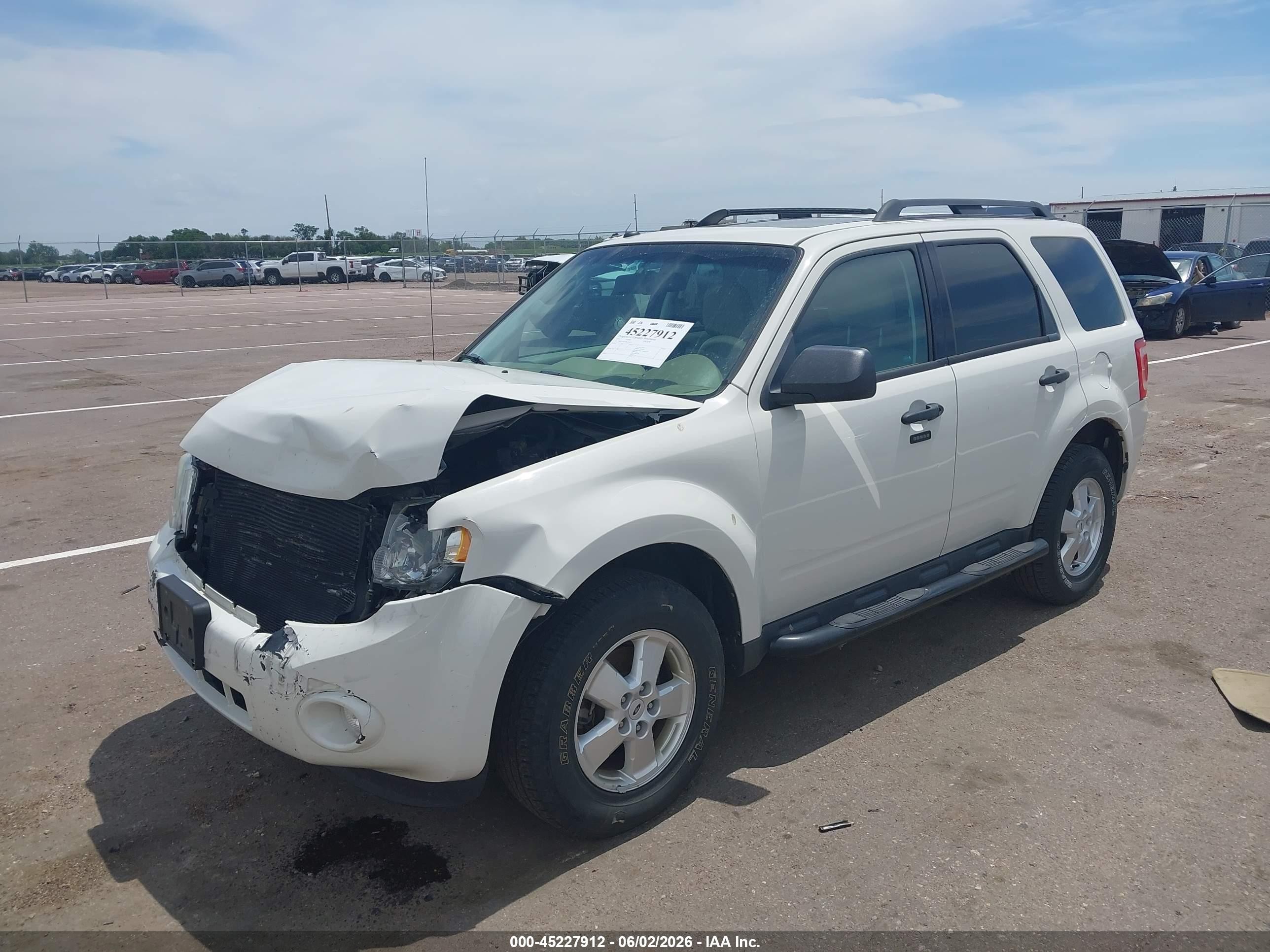 2011 Ford Escape Xlt White vin: 1FMCU9DGXBKC04742