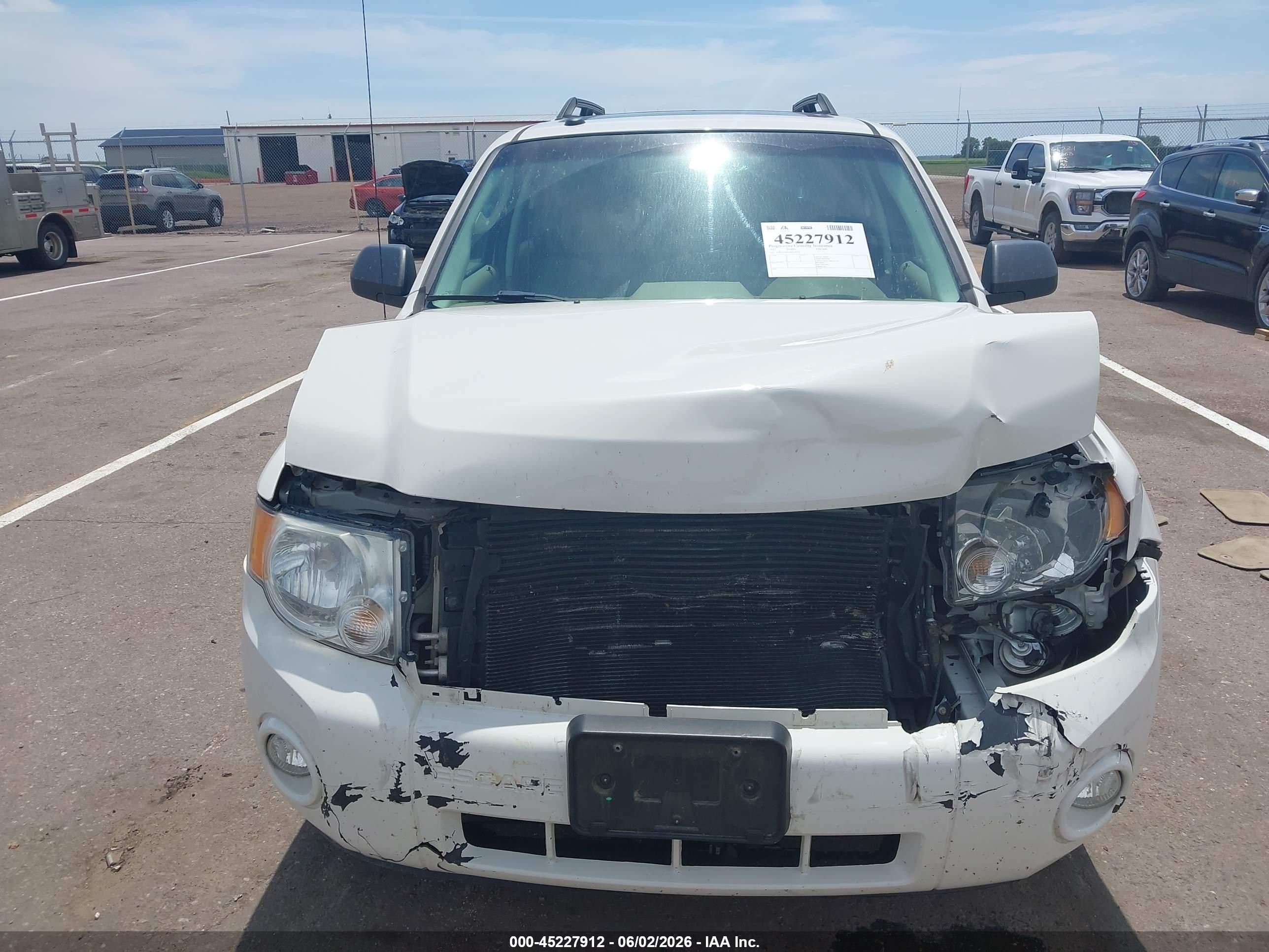 2011 Ford Escape Xlt White vin: 1FMCU9DGXBKC04742