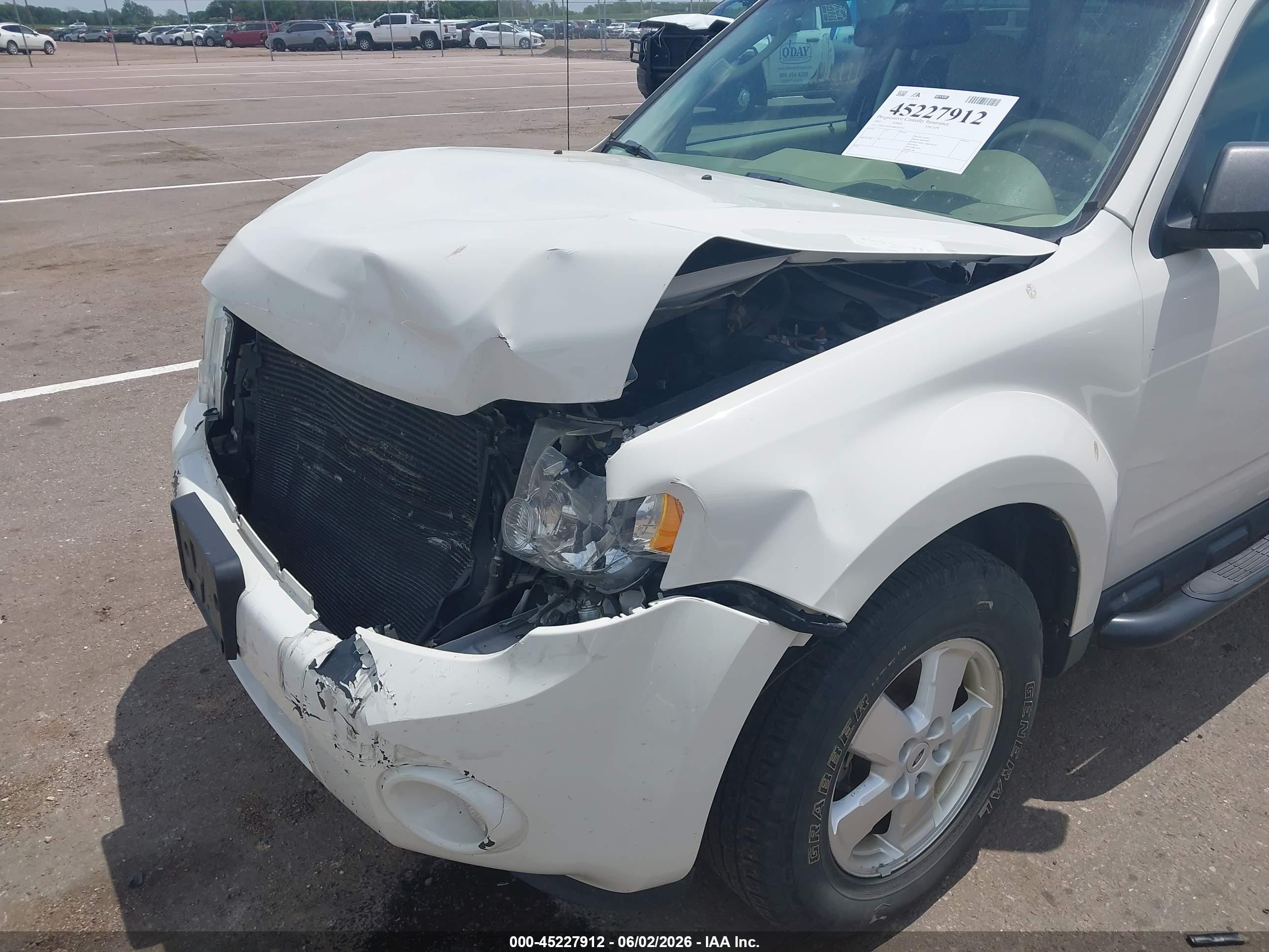 2011 Ford Escape Xlt White vin: 1FMCU9DGXBKC04742