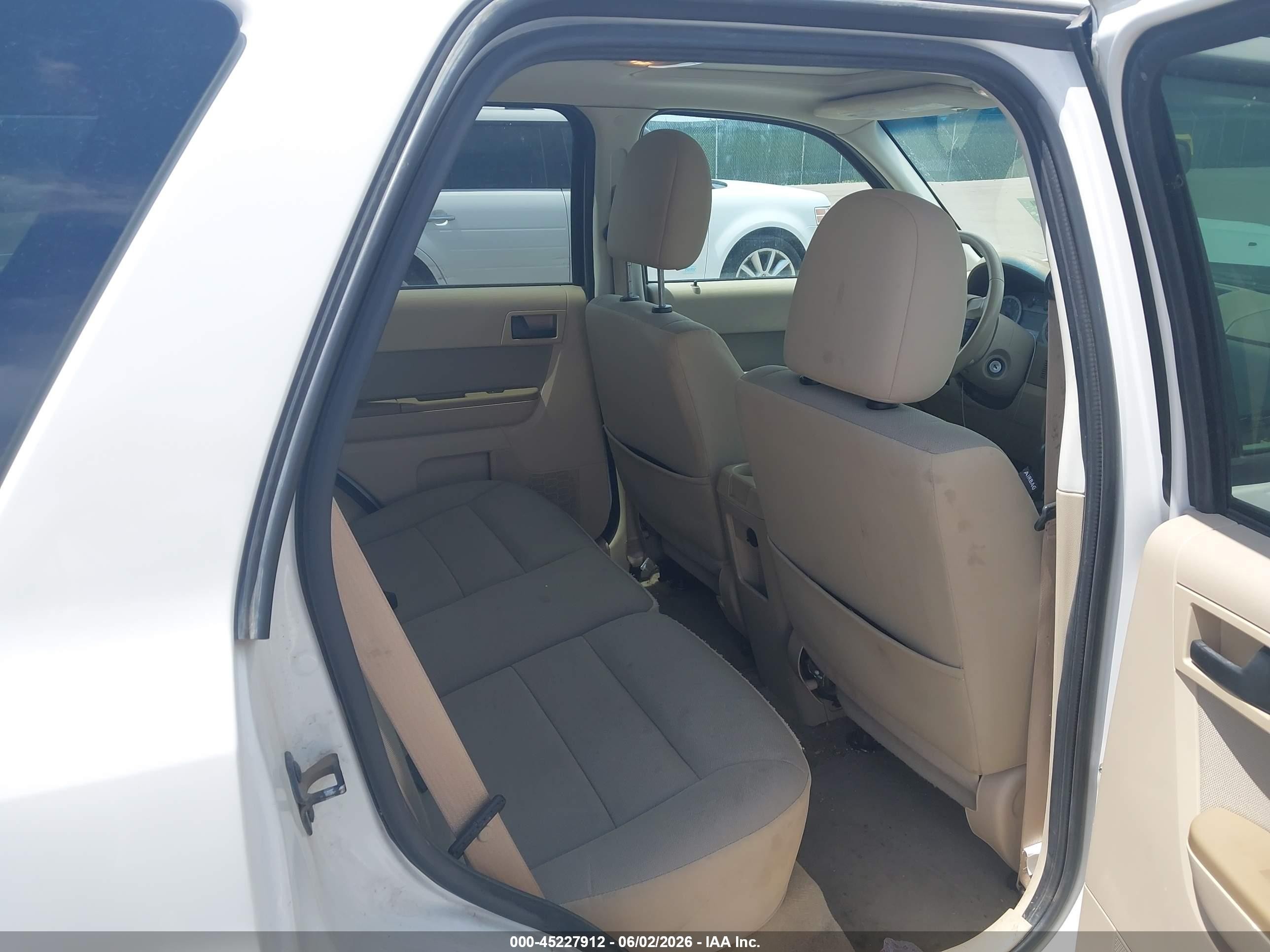 2011 Ford Escape Xlt White vin: 1FMCU9DGXBKC04742