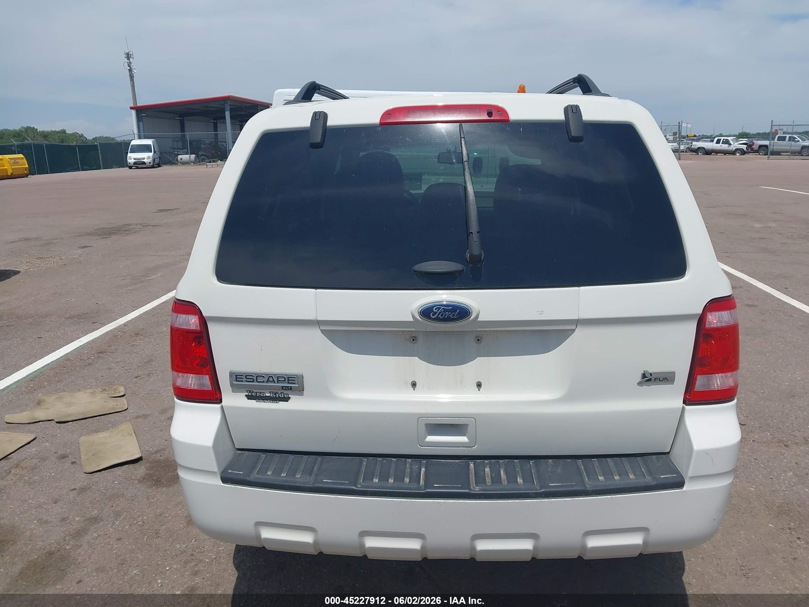 2011 Ford Escape Xlt White vin: 1FMCU9DGXBKC04742