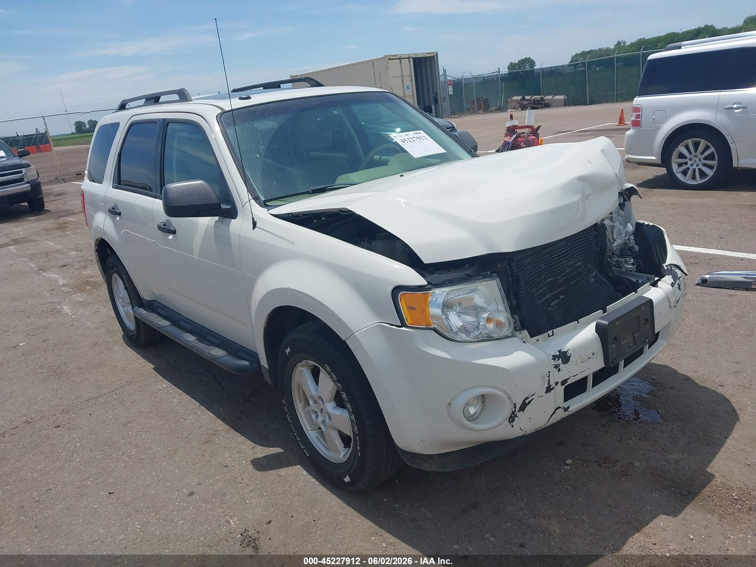 2011 Ford Escape Xlt White vin: 1FMCU9DGXBKC04742