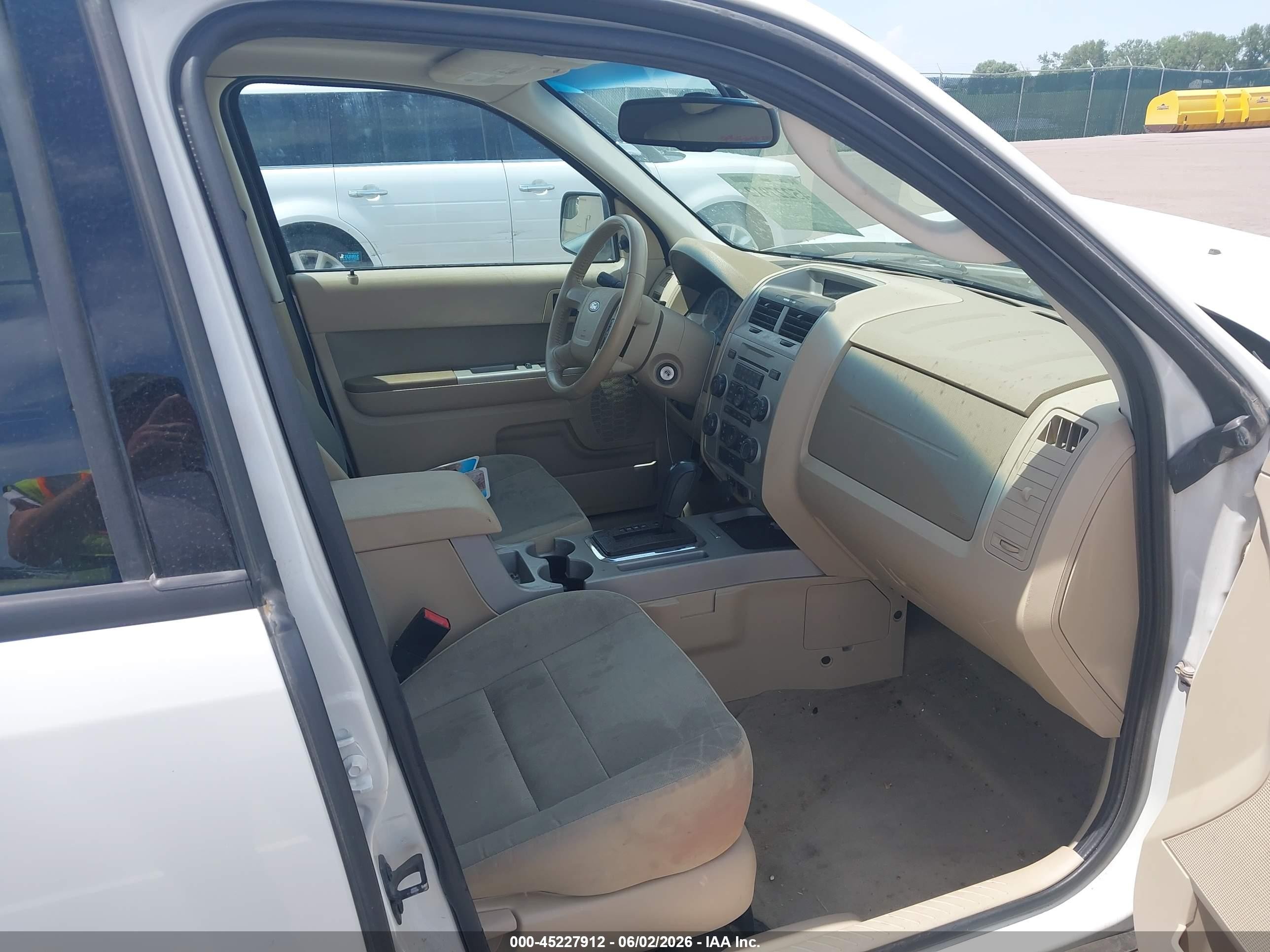 2011 Ford Escape Xlt White vin: 1FMCU9DGXBKC04742