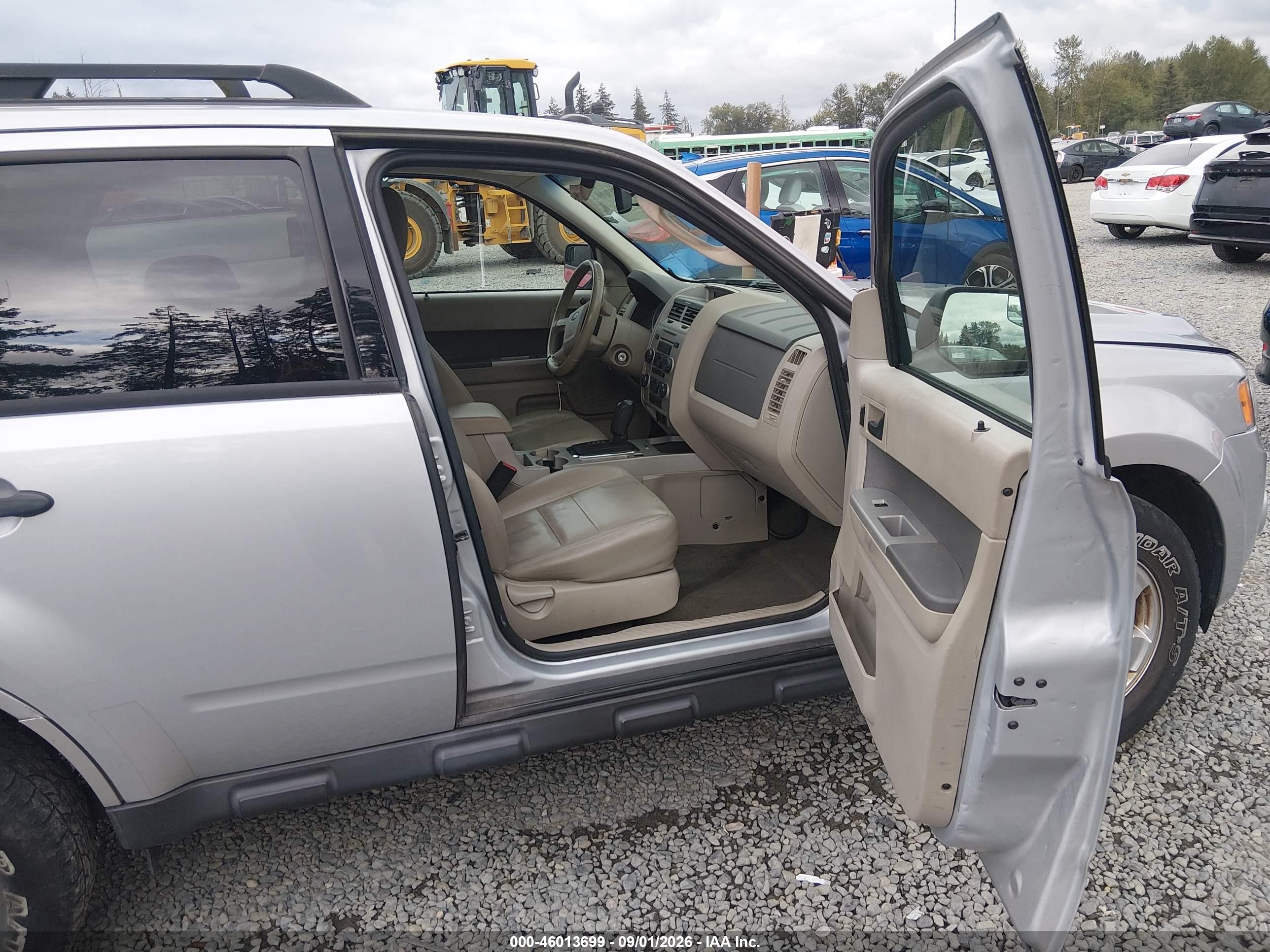 2011 Ford Escape Xlt Silver vin: 1FMCU9DGXBKC11139