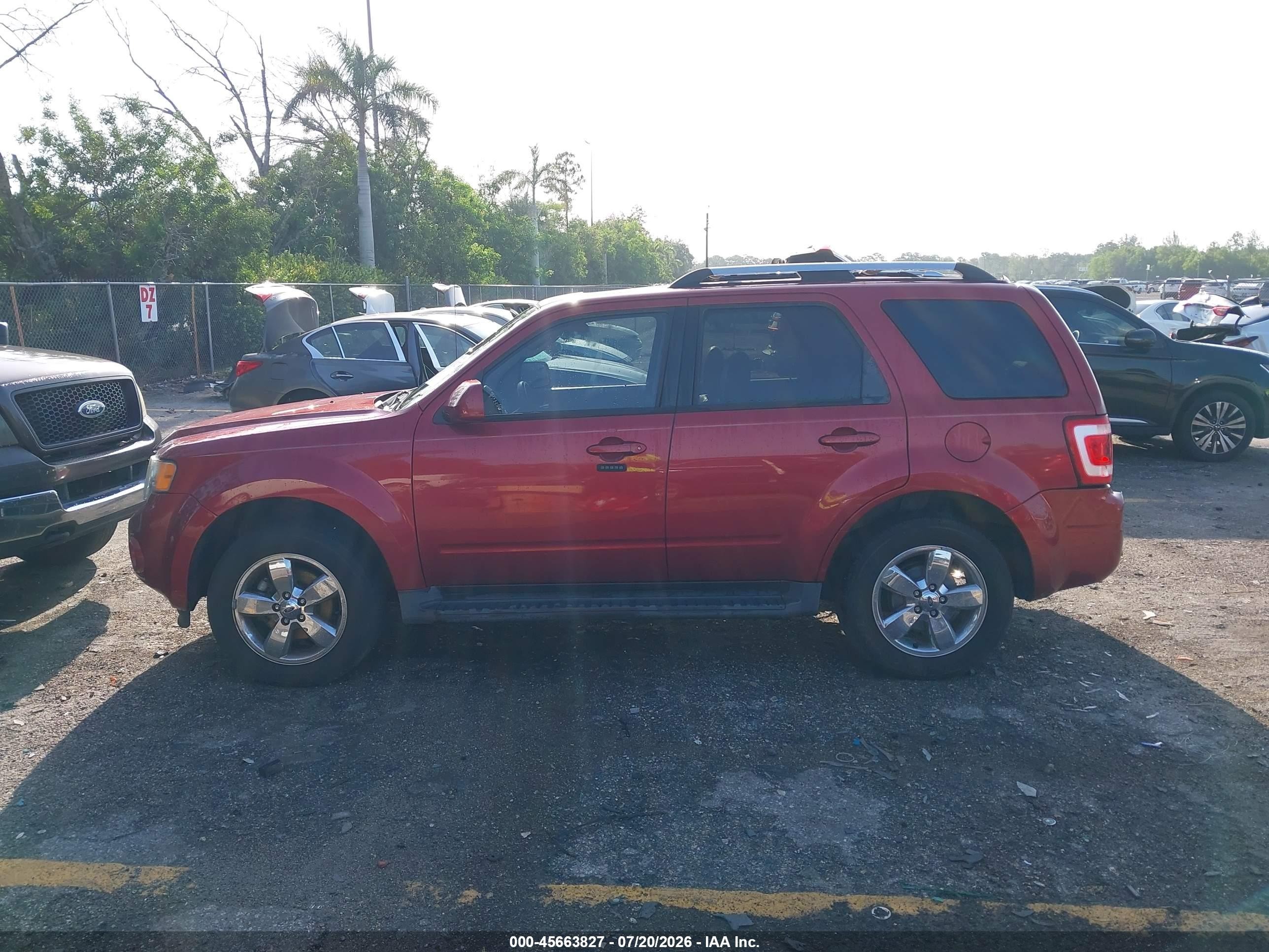 2012 Ford Escape Limited Red vin: 1FMCU9EG0CKB66860