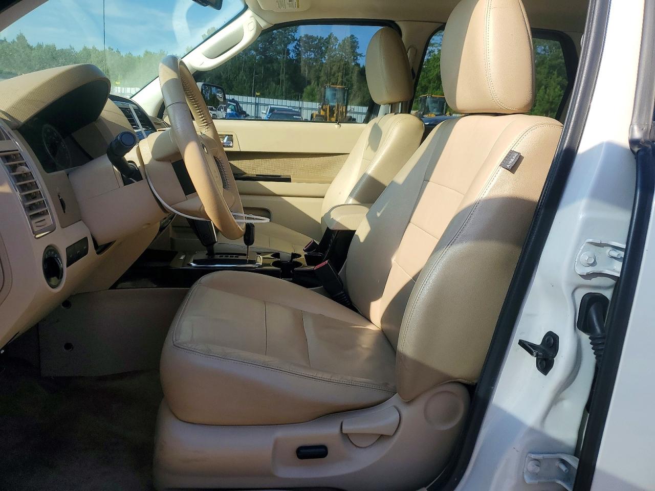 2010 Ford Escape Limited Белый vin: 1FMCU9EG3AKB51928