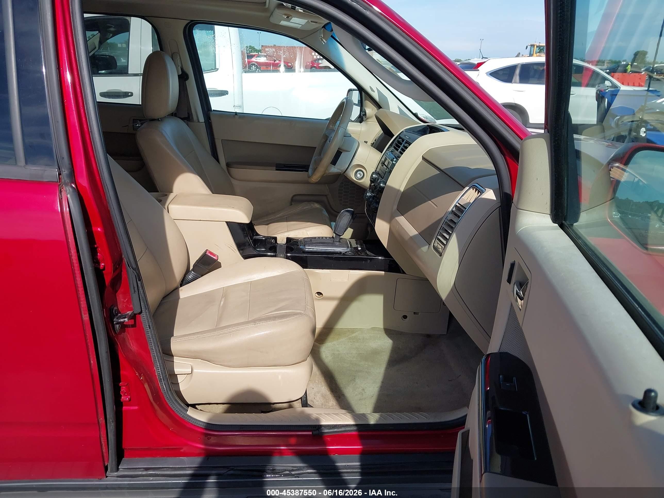 2011 Ford Escape Limited Red vin: 1FMCU9EG4BKC51554