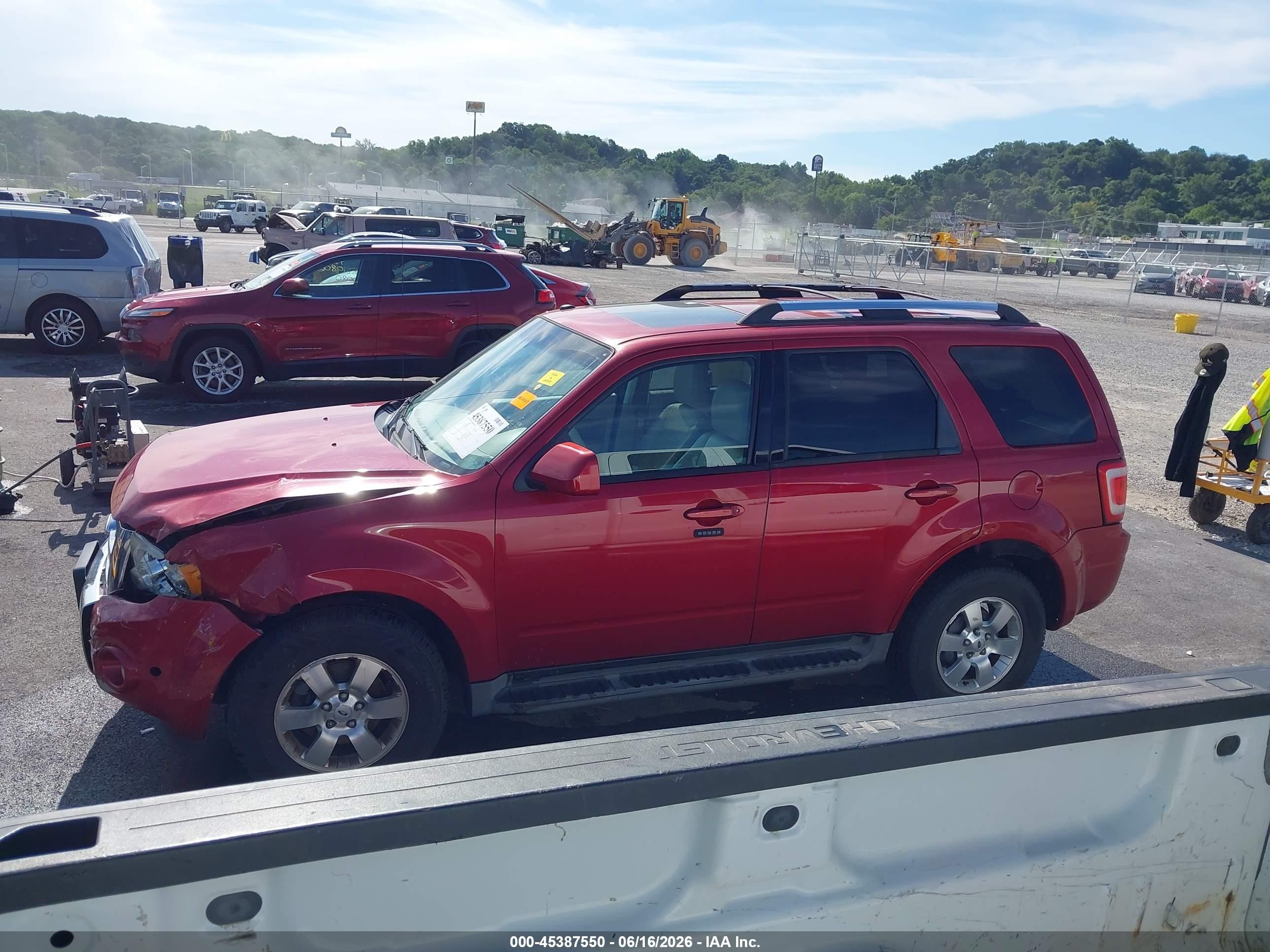 2011 Ford Escape Limited Red vin: 1FMCU9EG4BKC51554