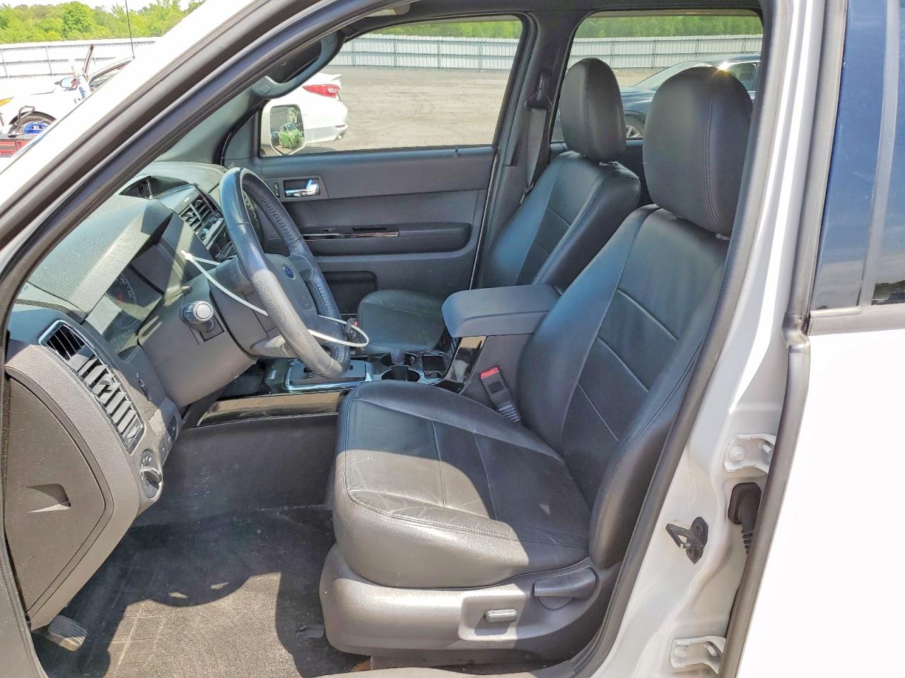 2010 Ford Escape Limited Белый vin: 1FMCU9EG5AKC26385