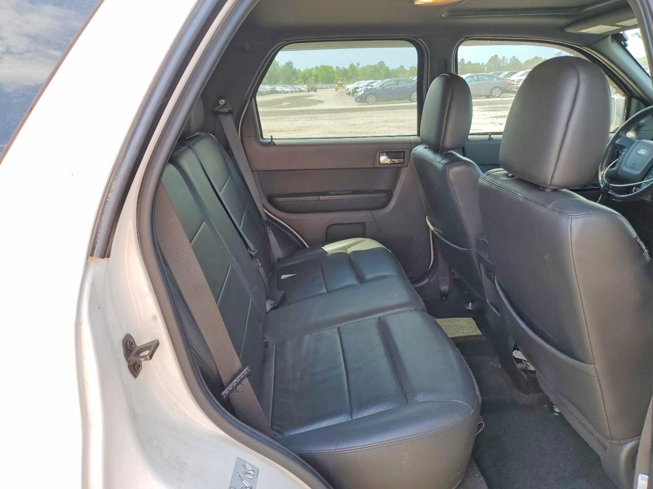 2010 Ford Escape Limited Белый vin: 1FMCU9EG5AKC26385