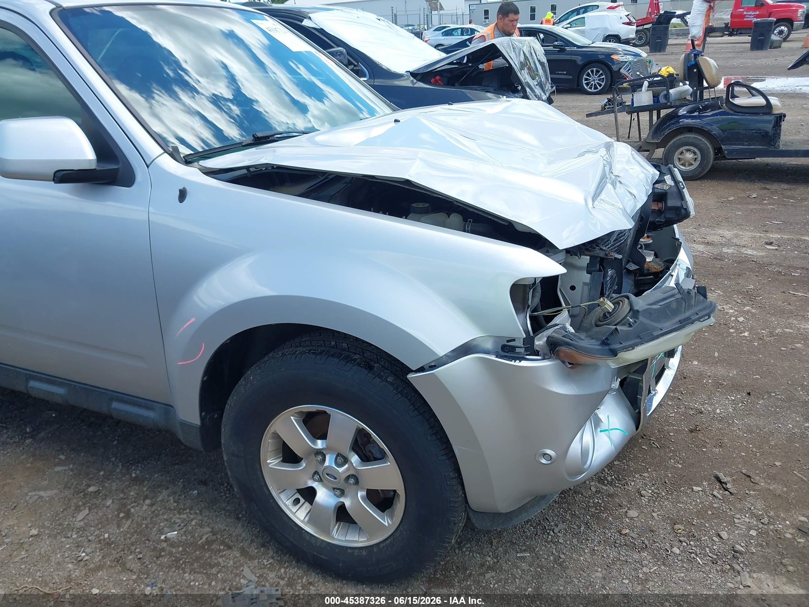2011 Ford Escape Limited Silver vin: 1FMCU9EG5BKB33433