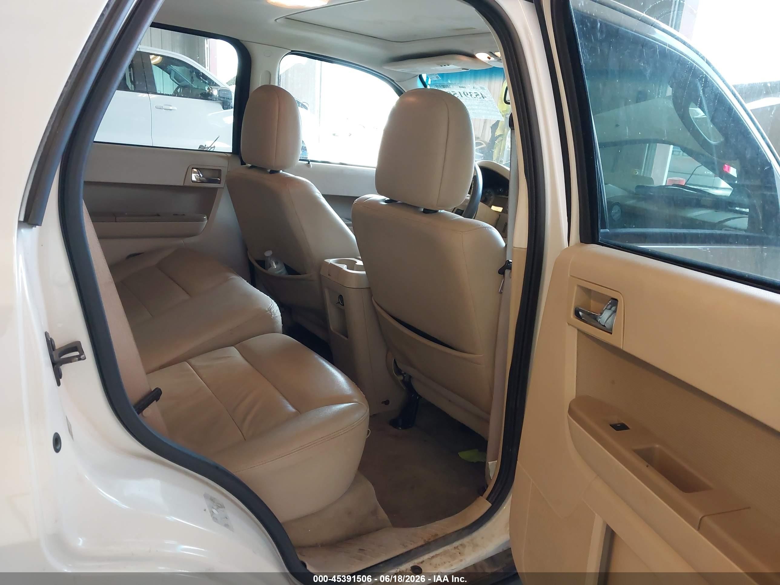 2010 Ford Escape Limited White vin: 1FMCU9EG7AKC39526