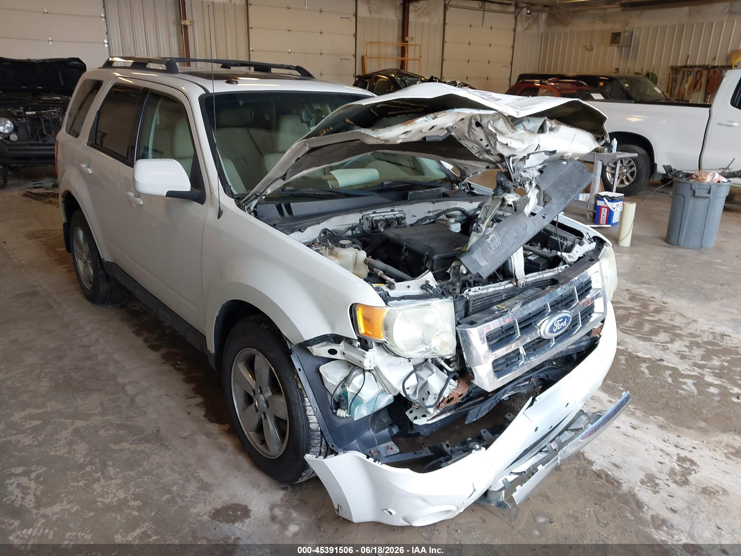 2010 Ford Escape Limited White vin: 1FMCU9EG7AKC39526