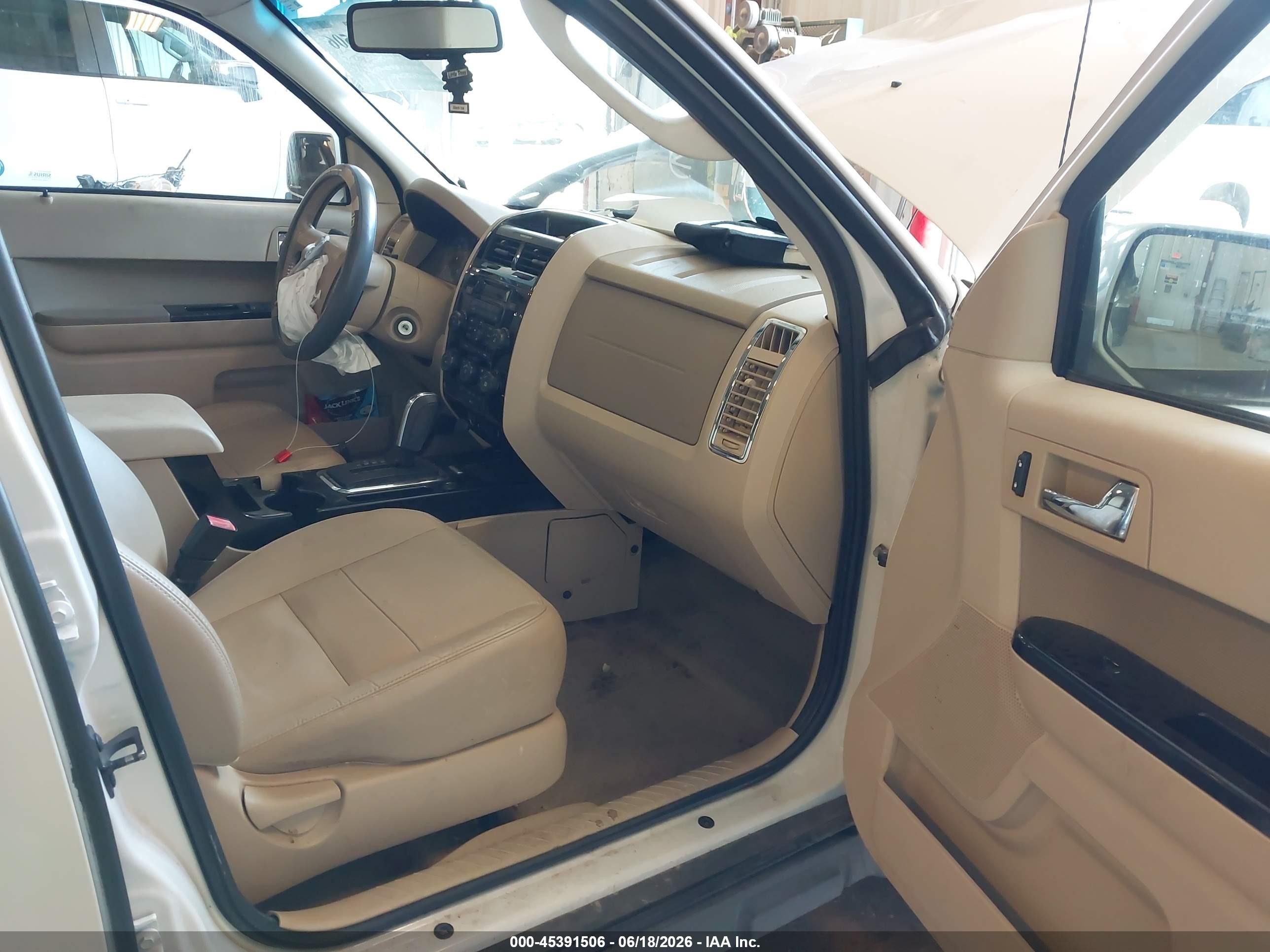 2010 Ford Escape Limited White vin: 1FMCU9EG7AKC39526